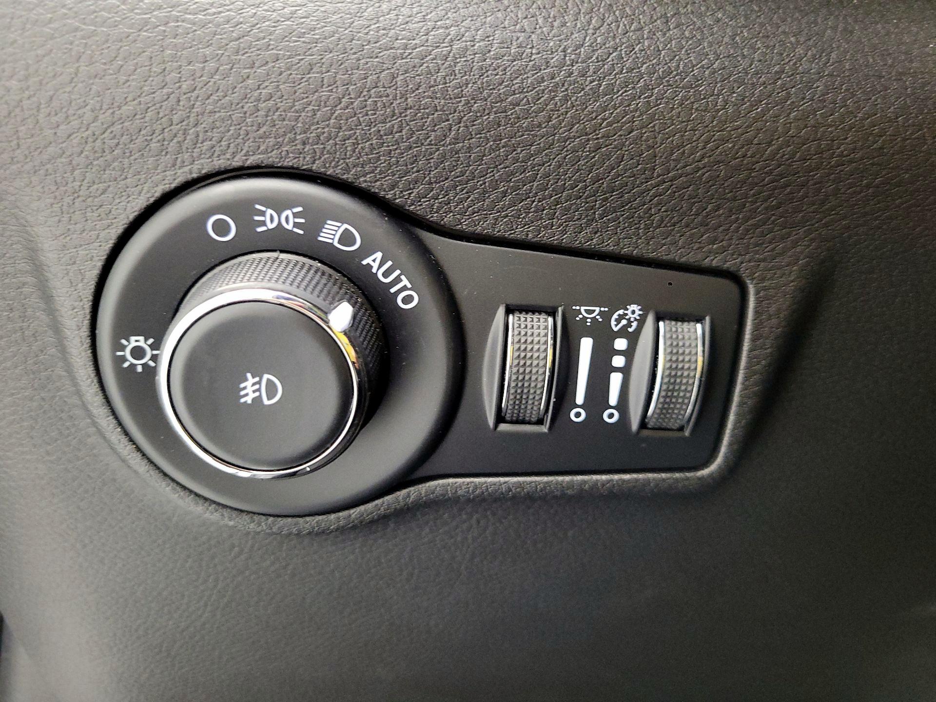 Thumbnail: 2023 Jeep Compass - 11