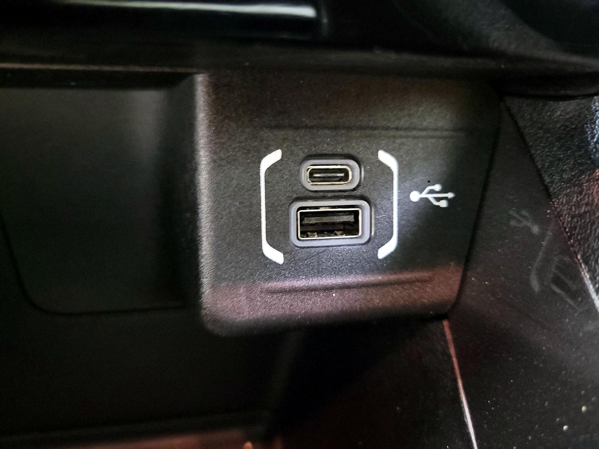 Thumbnail: 2023 Jeep Compass - 16