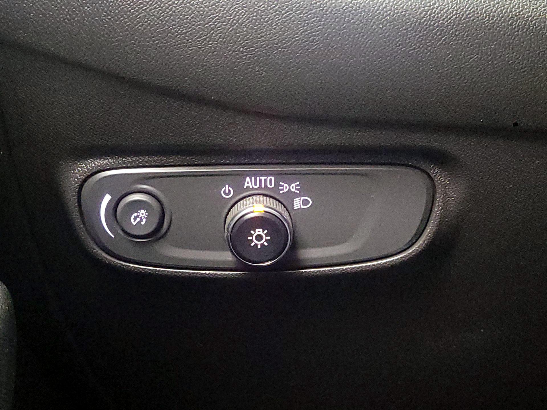 Thumbnail: 2022 Chevrolet Equinox - 11