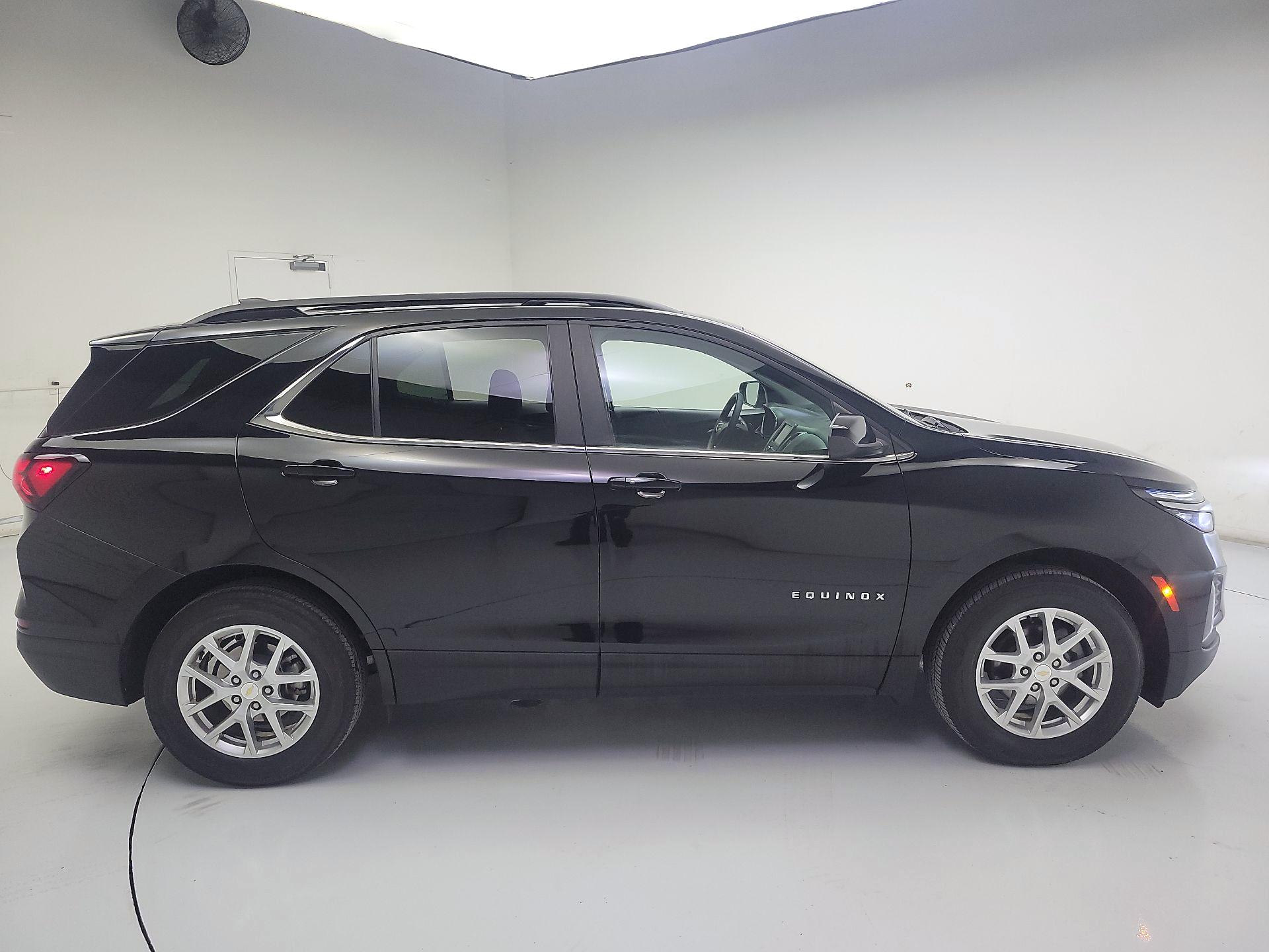 Thumbnail: 2022 Chevrolet Equinox - 4