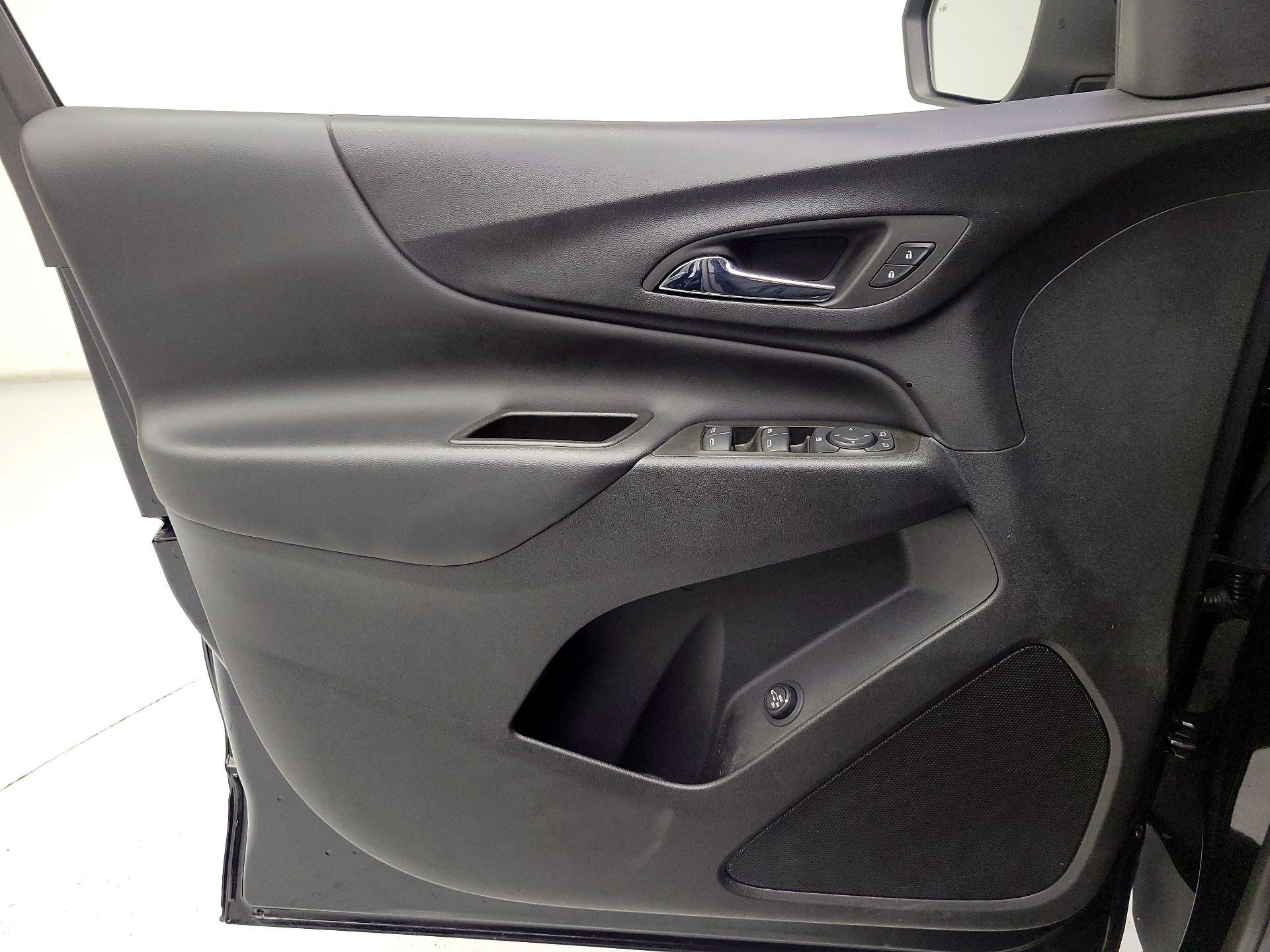 Thumbnail: 2022 Chevrolet Equinox - 10