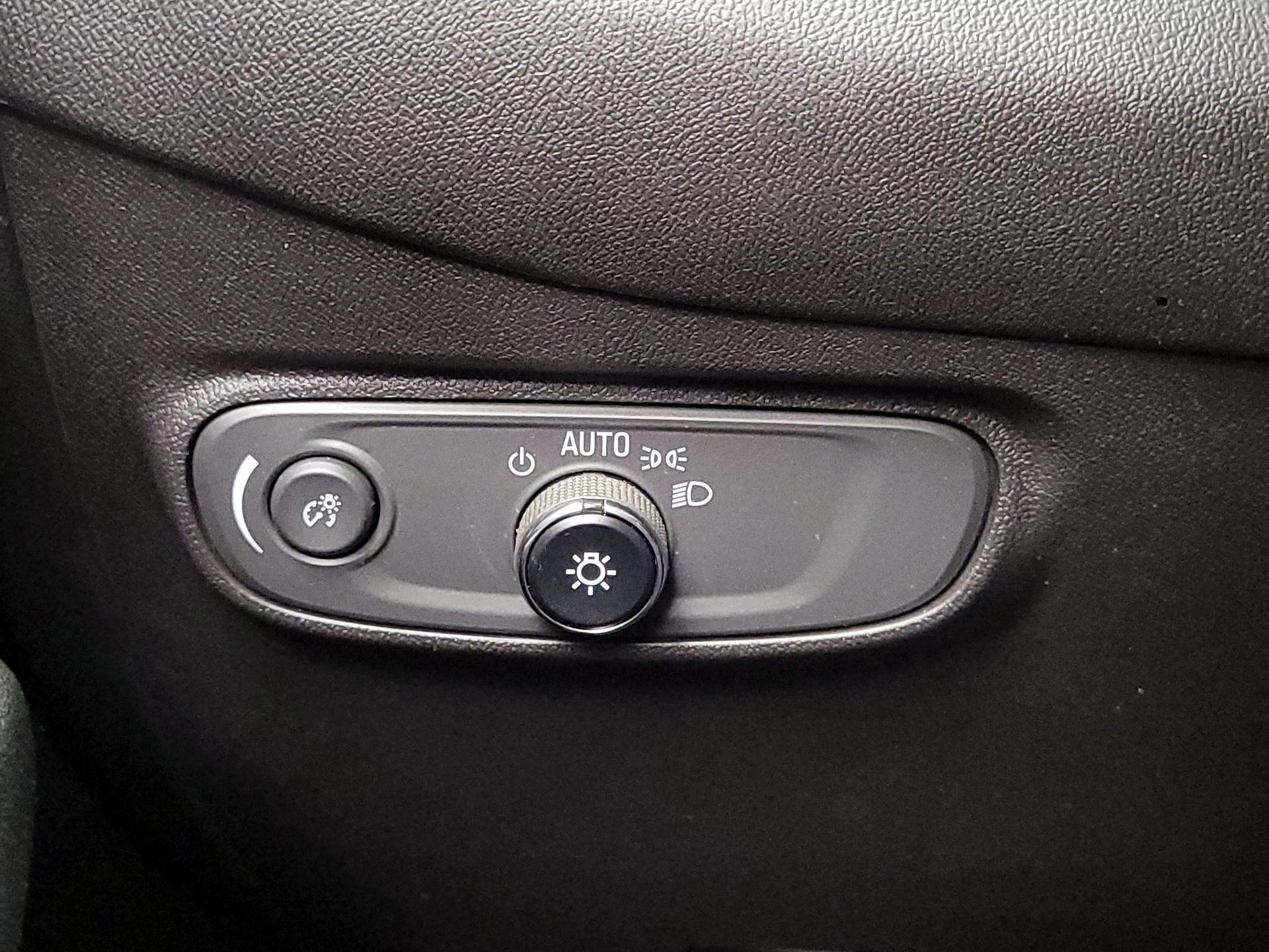 Thumbnail: 2022 Chevrolet Equinox - 11