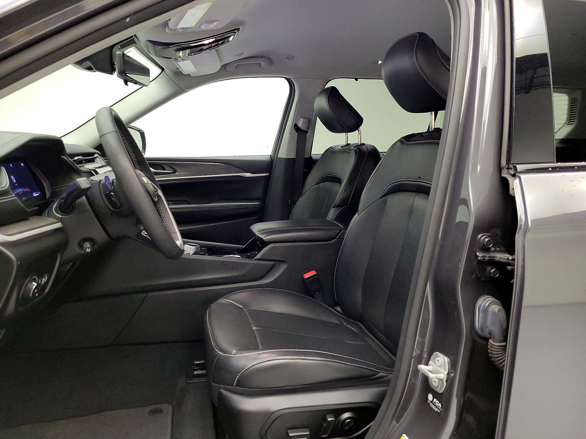 Thumbnail: 2023 Jeep Grand Cherokee L - 9