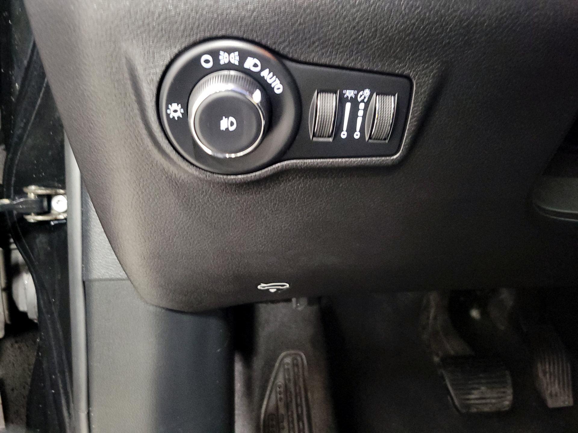 Thumbnail: 2023 Jeep Compass - 13