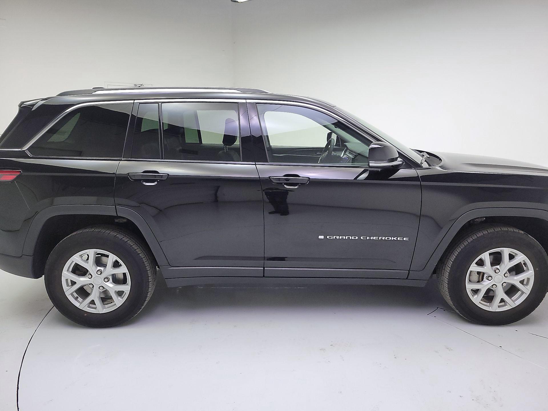 Thumbnail: 2023 Jeep Grand Cherokee - 4