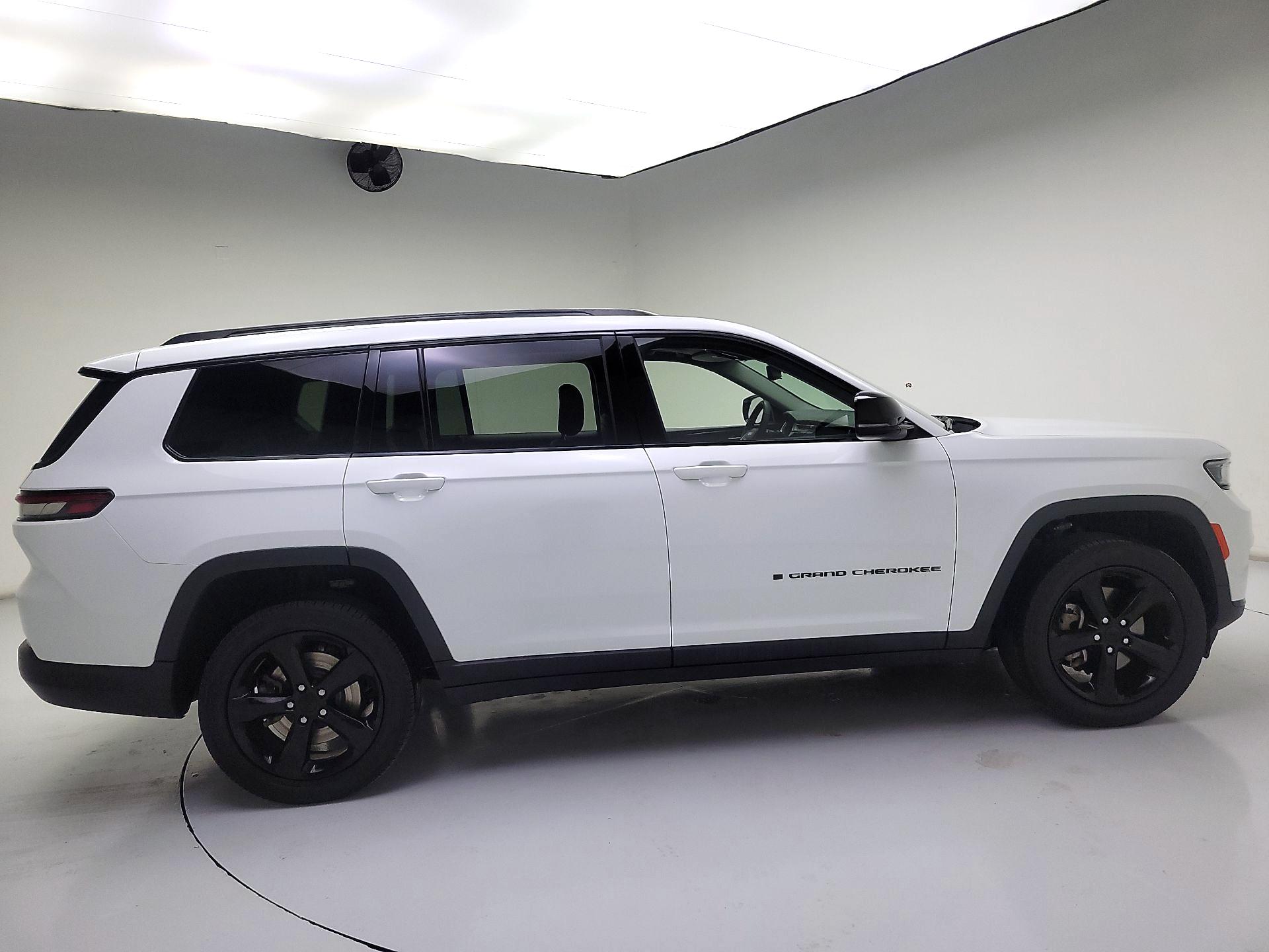 Thumbnail: 2023 Jeep Grand Cherokee L - 4