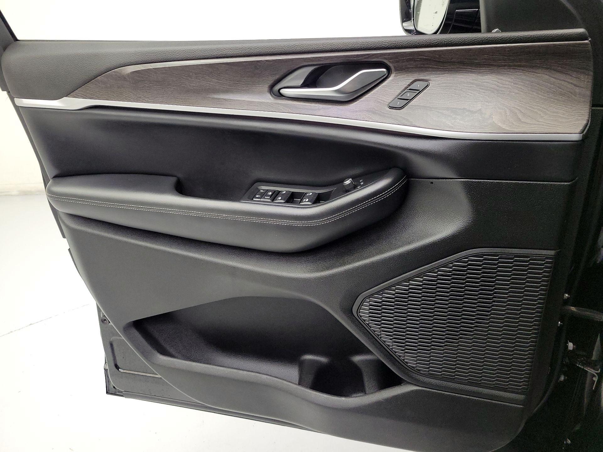 Thumbnail: 2023 Jeep Grand Cherokee - 12