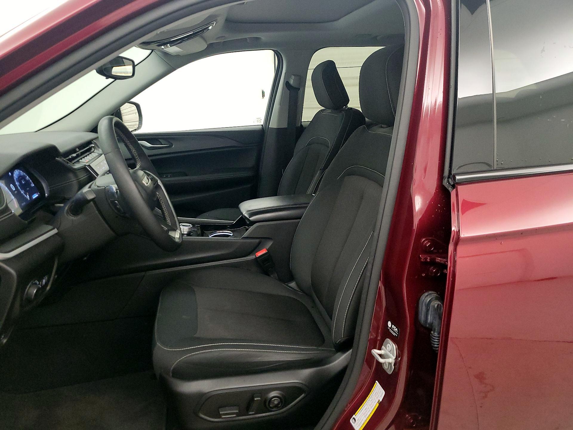 Thumbnail: 2023 Jeep Grand Cherokee - 11