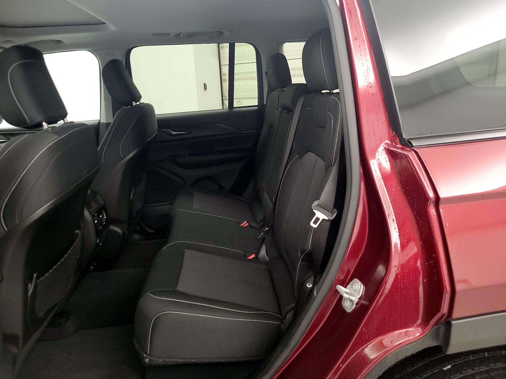 Thumbnail: 2023 Jeep Grand Cherokee - 20