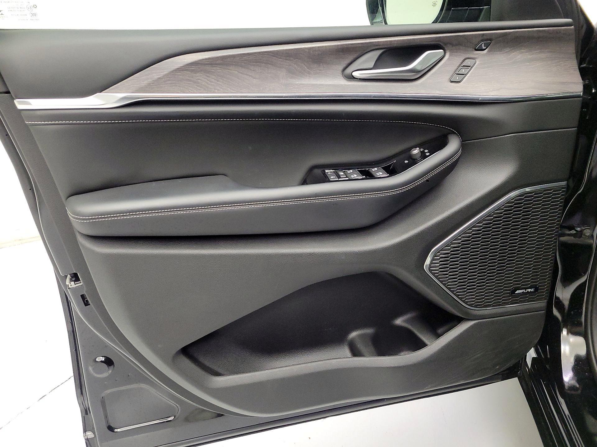 Thumbnail: 2023 Jeep Grand Cherokee - 10