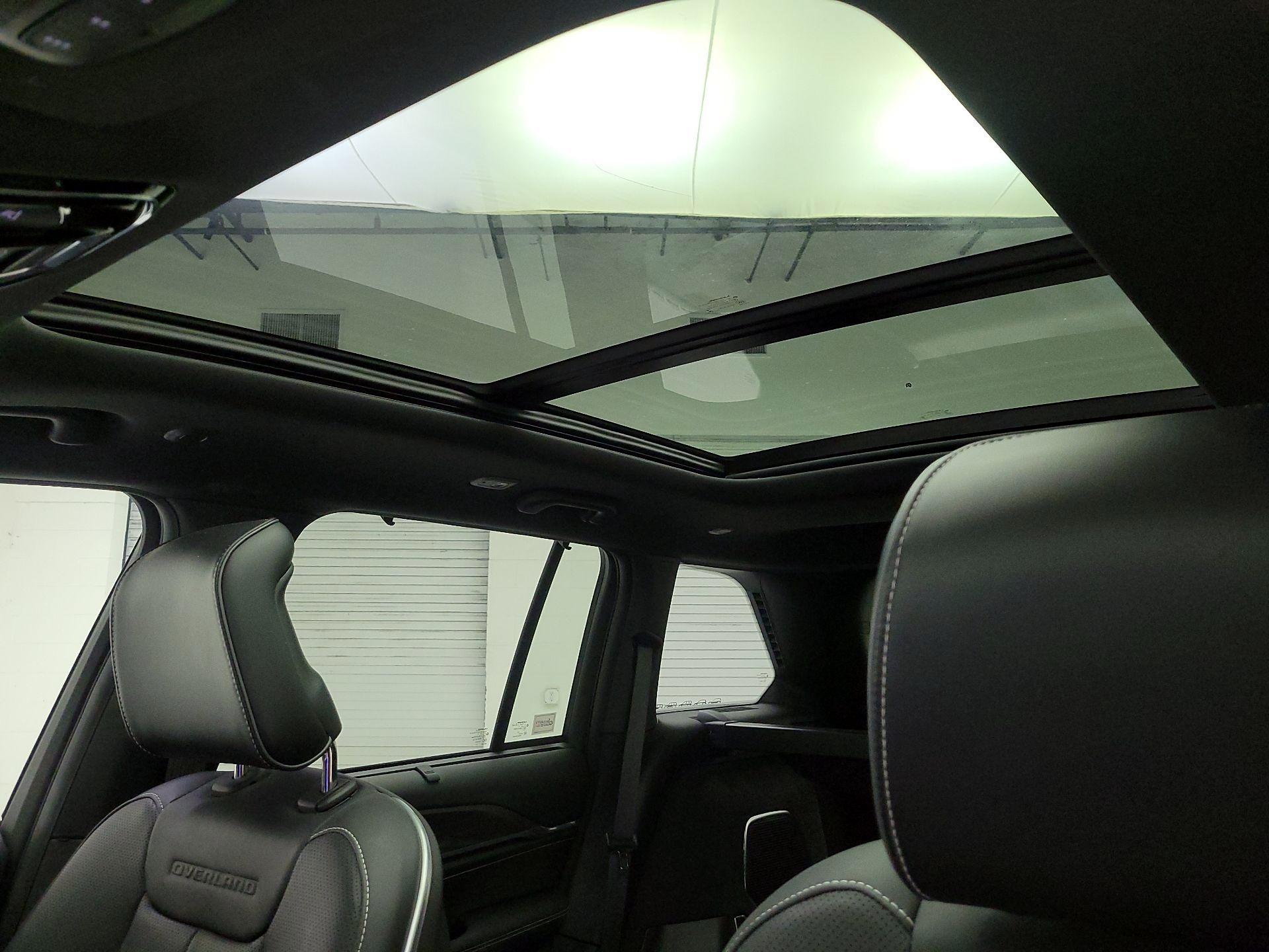 Thumbnail: 2023 Jeep Grand Cherokee - 18