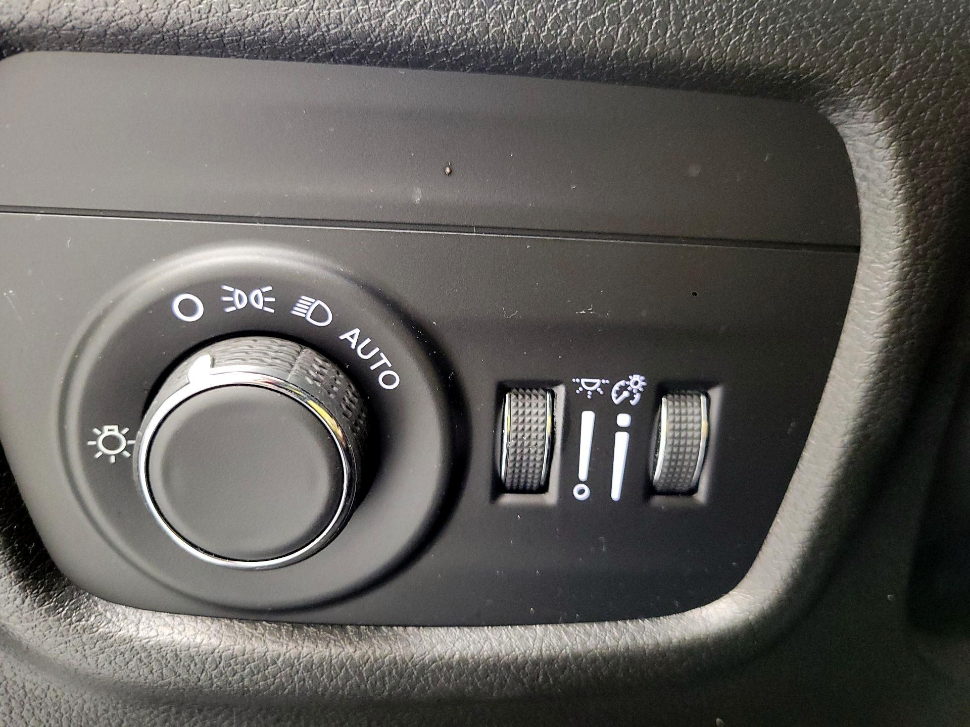 Thumbnail: 2023 Jeep Grand Cherokee - 11