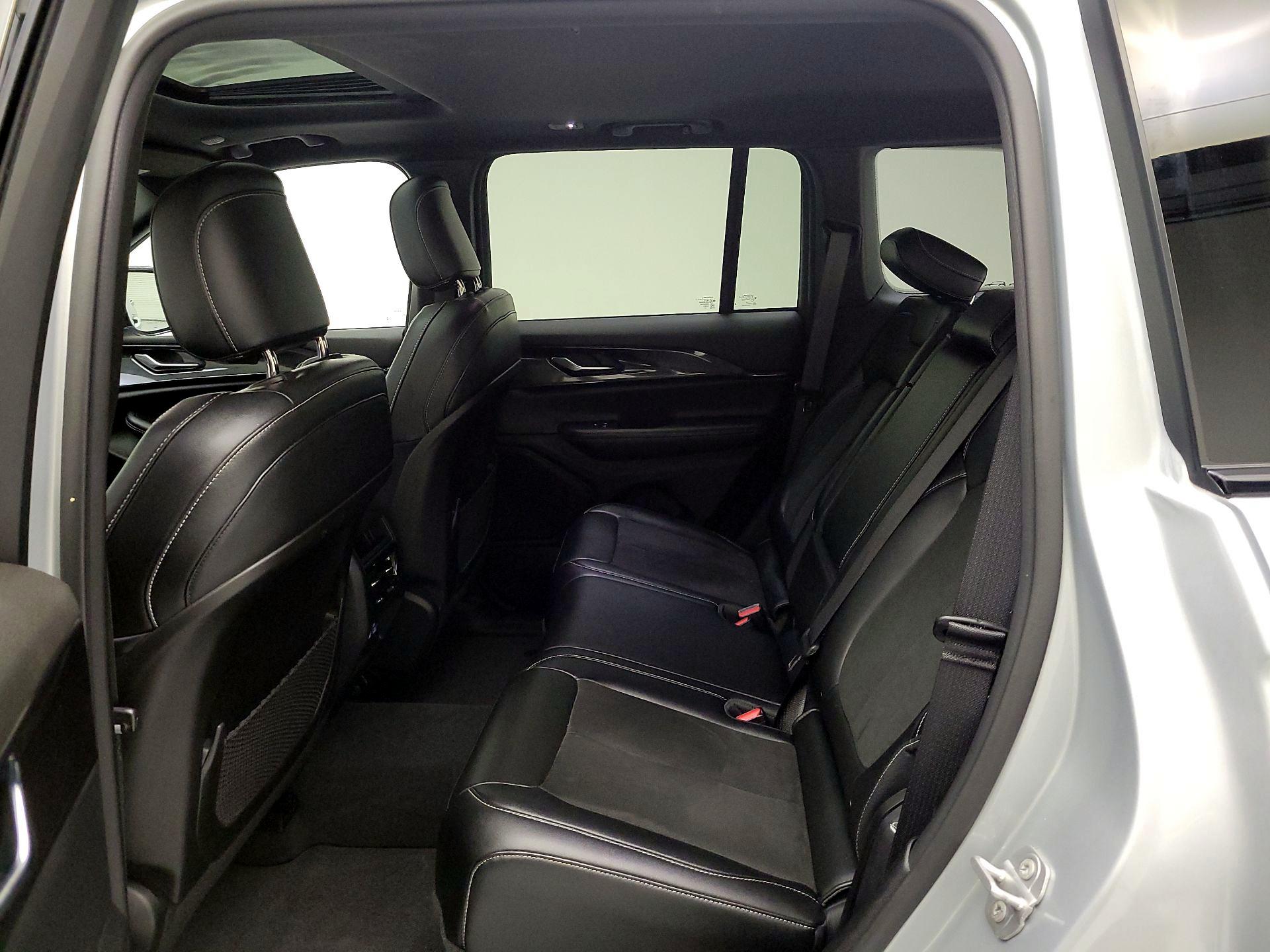 Thumbnail: 2023 Jeep Grand Cherokee - 18