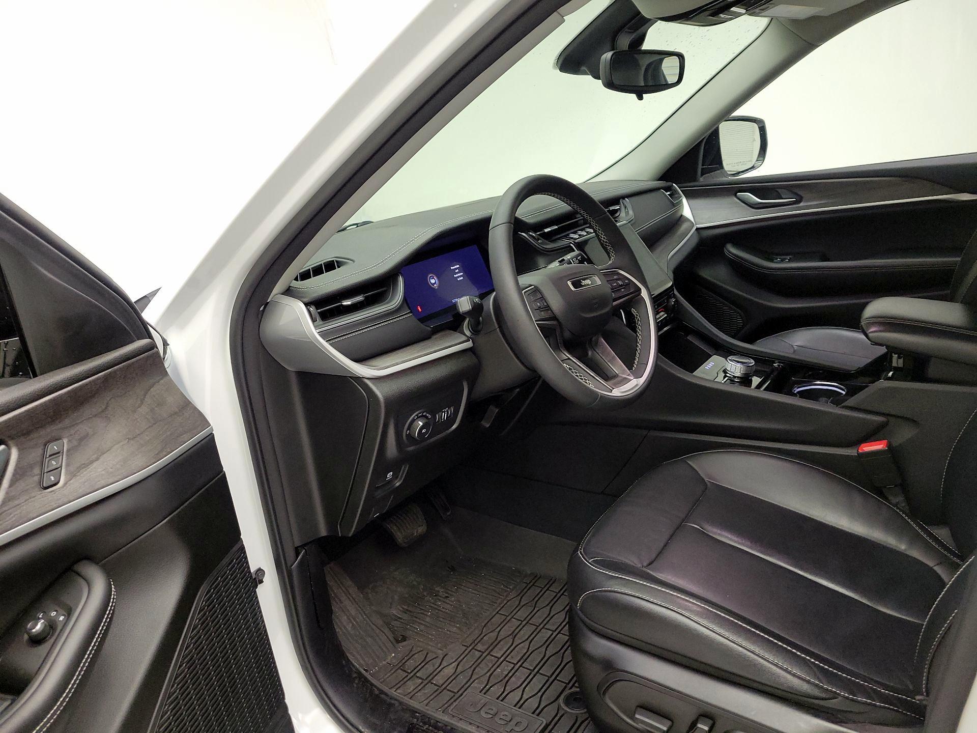 Thumbnail: 2023 Jeep Grand Cherokee - 9