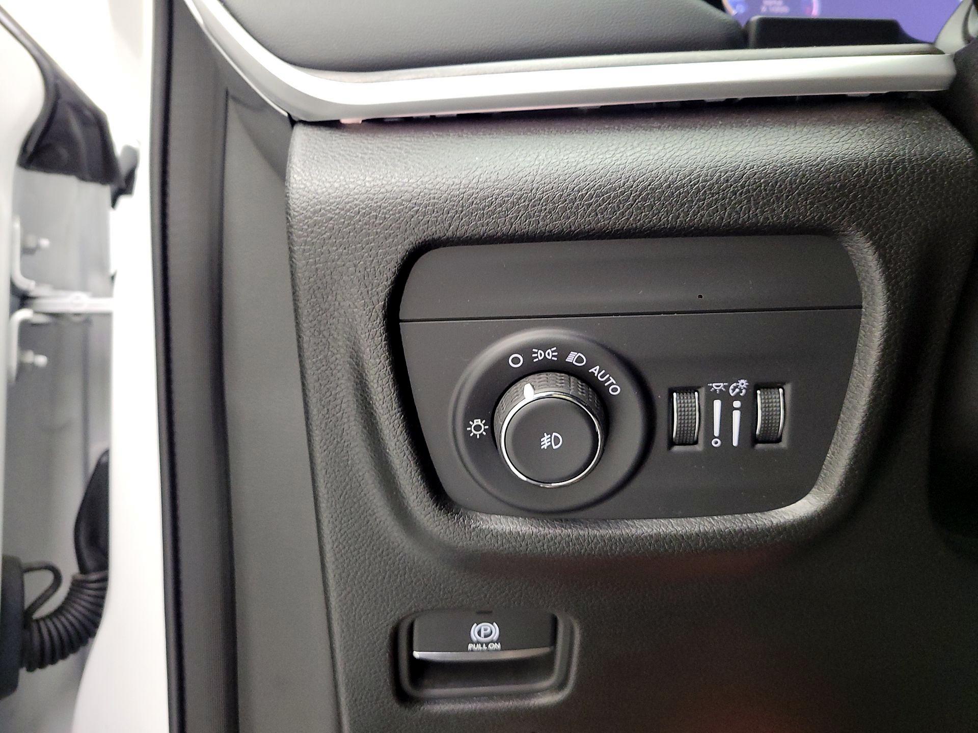 Thumbnail: 2023 Jeep Grand Cherokee - 11