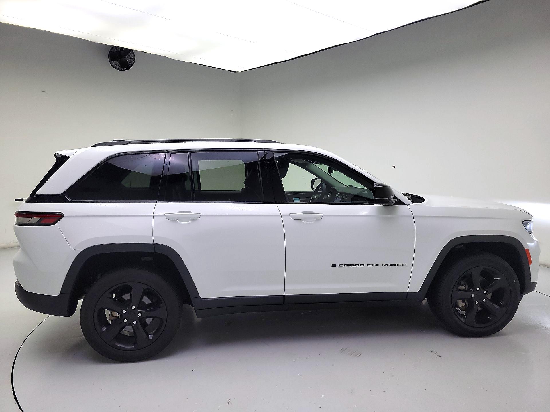 Thumbnail: 2023 Jeep Grand Cherokee - 4