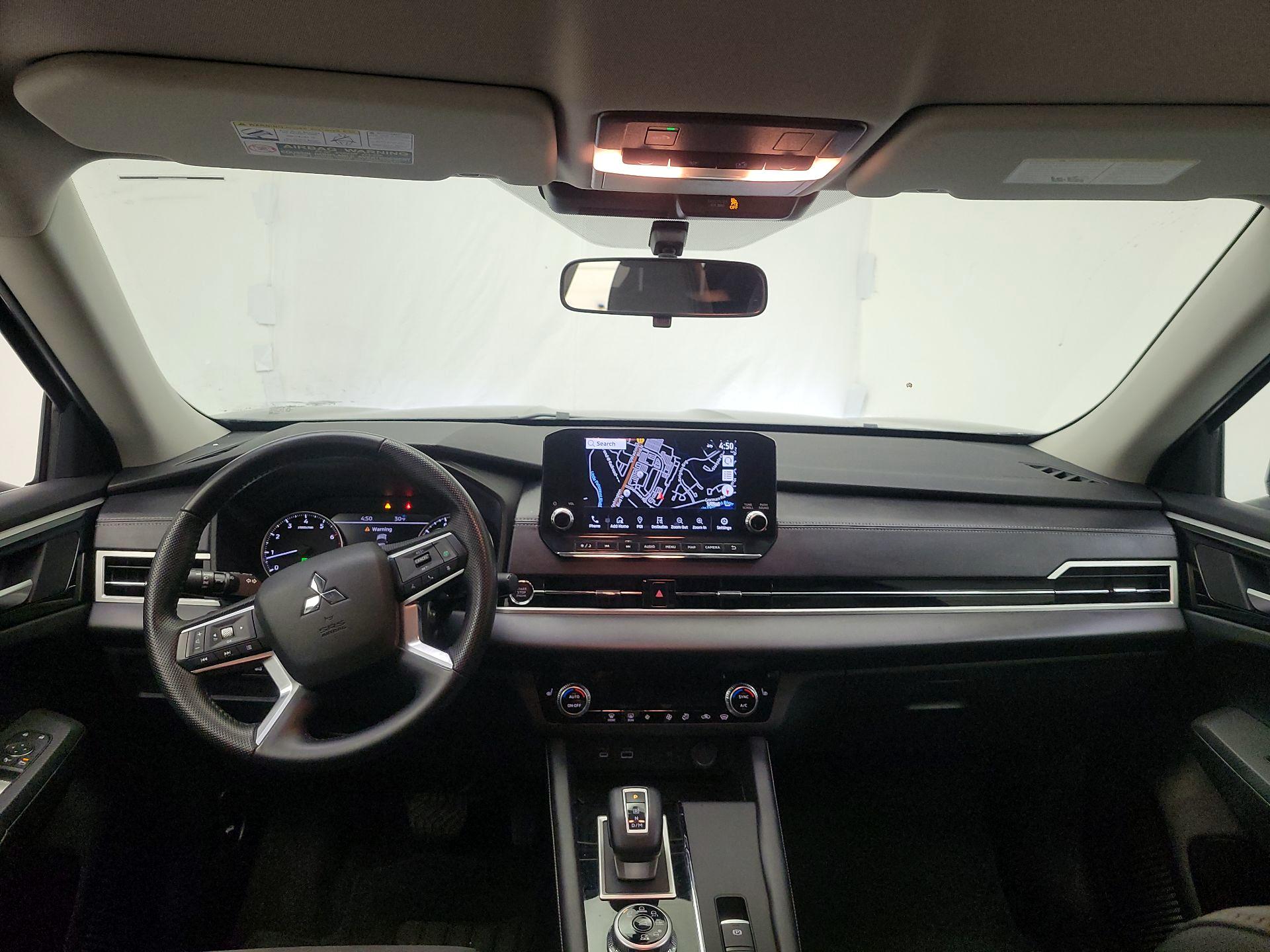 Thumbnail: 2023 Mitsubishi Outlander - 9