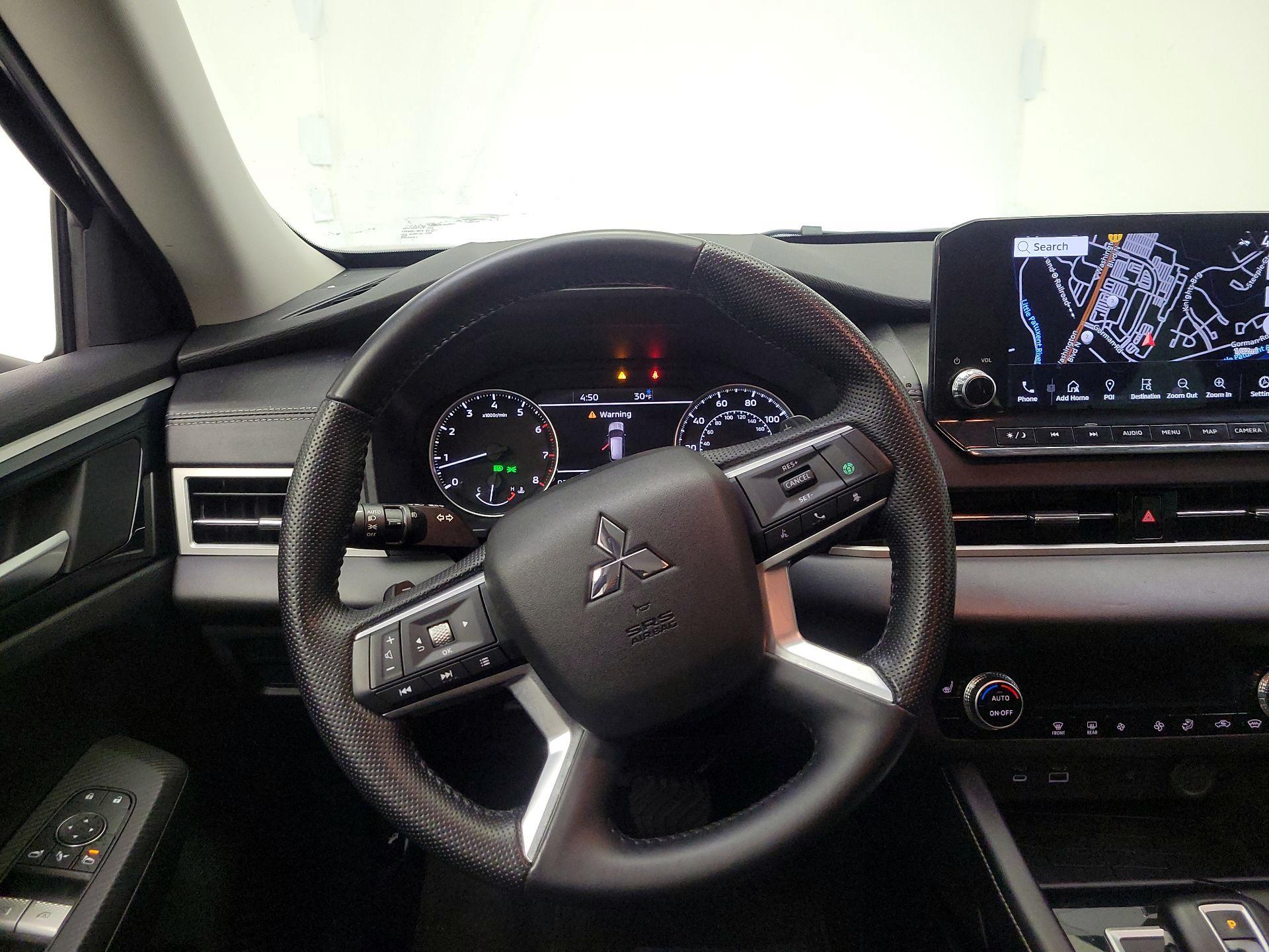 Thumbnail: 2023 Mitsubishi Outlander - 10