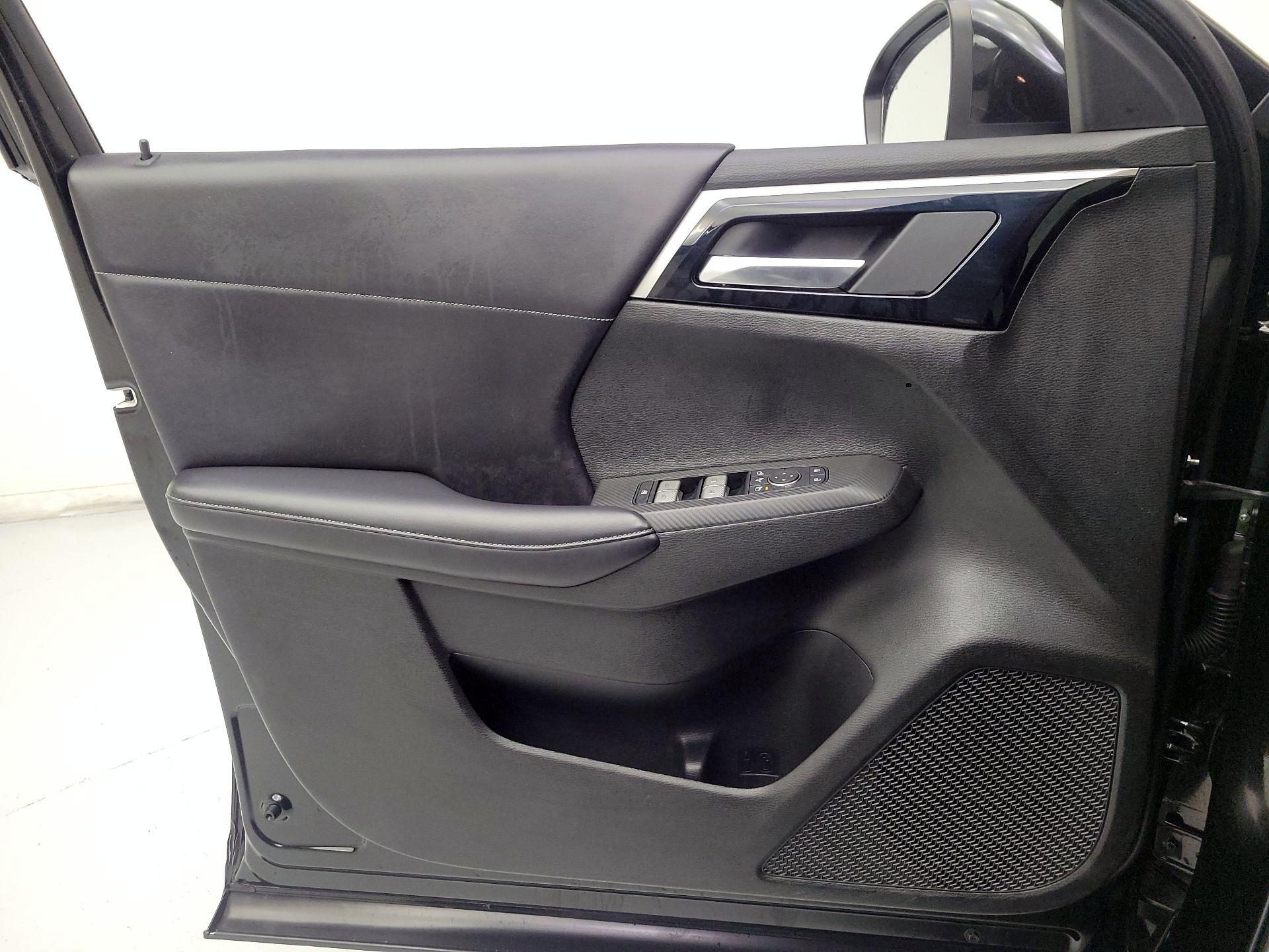 Thumbnail: 2023 Mitsubishi Outlander - 12