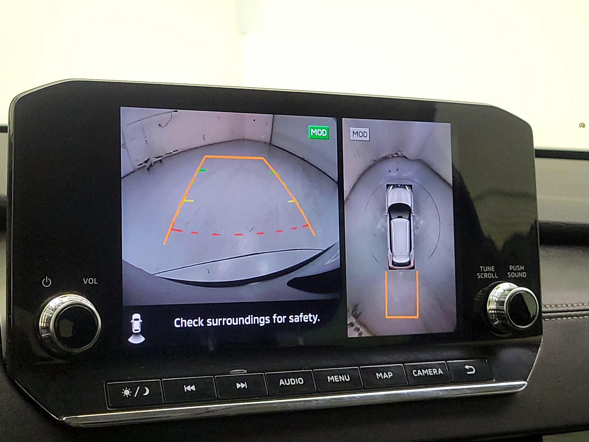 Thumbnail: 2023 Mitsubishi Outlander - 15