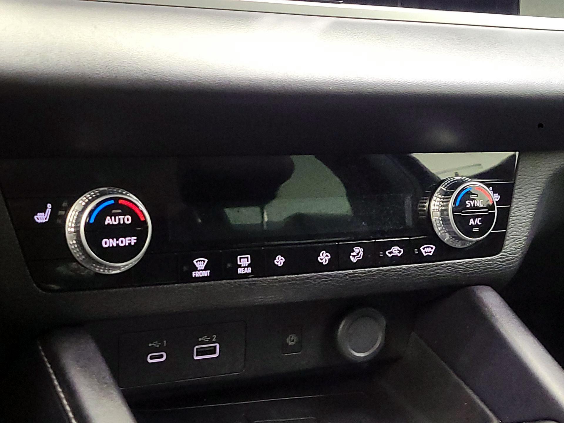 Thumbnail: 2023 Mitsubishi Outlander - 17