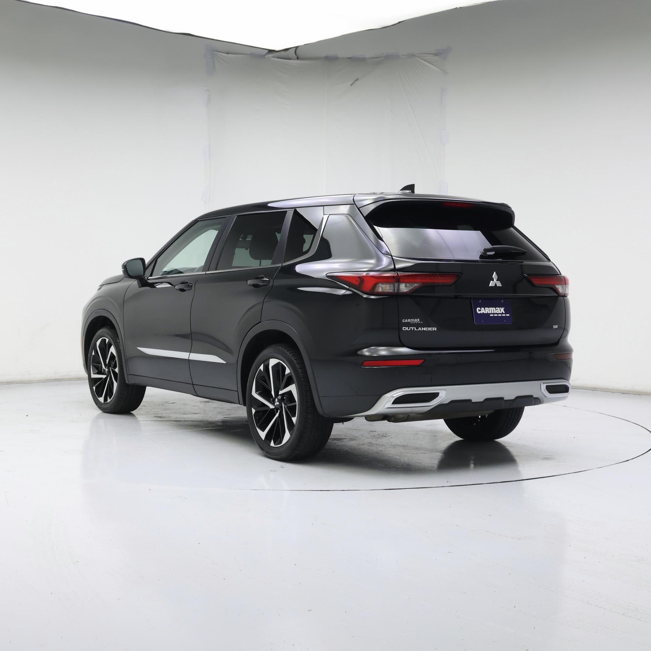 Thumbnail: 2023 Mitsubishi Outlander - 2