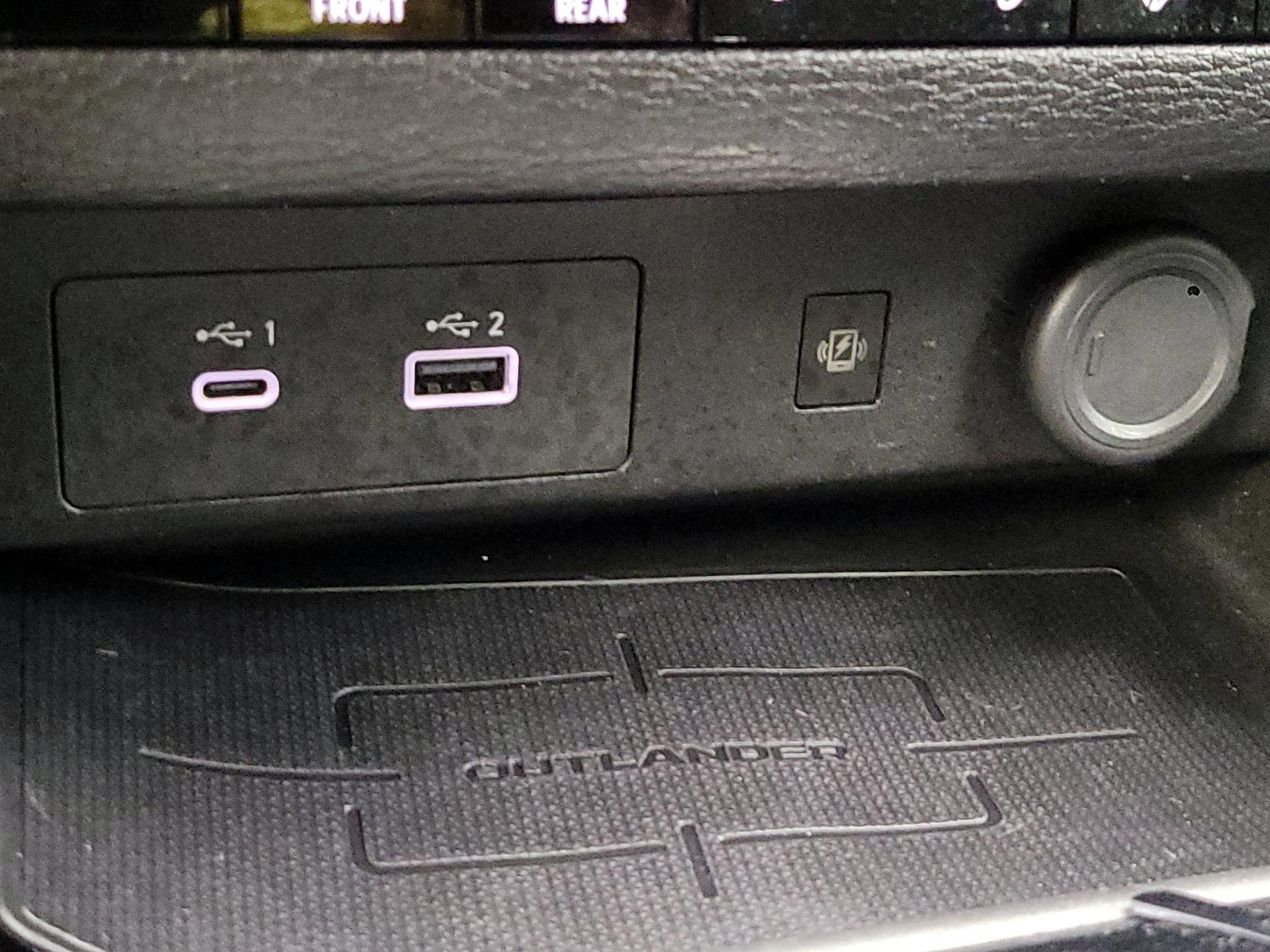 Thumbnail: 2023 Mitsubishi Outlander - 19