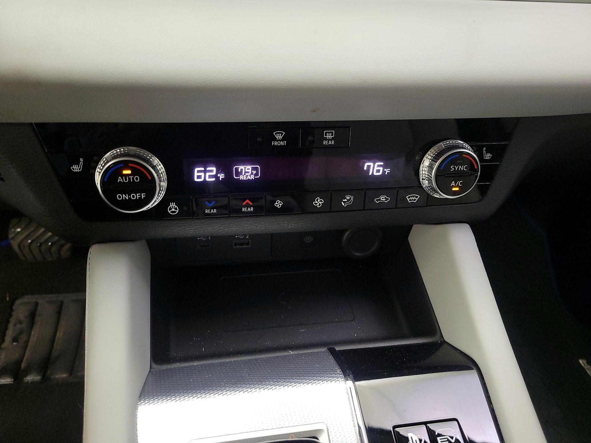 Thumbnail: 2024 Mitsubishi Outlander - 15