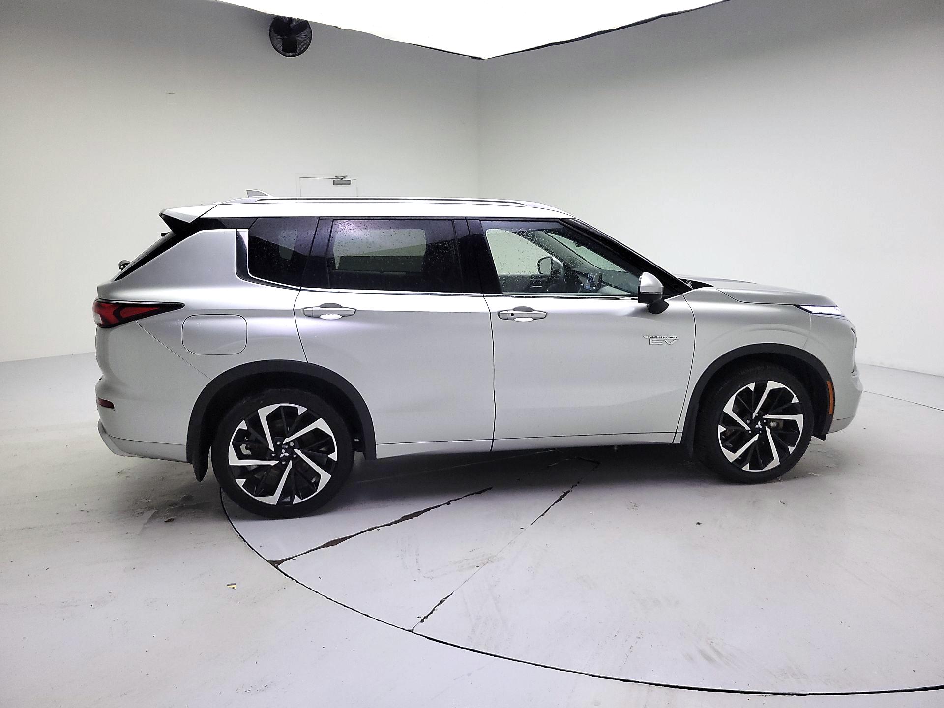 Thumbnail: 2024 Mitsubishi Outlander - 4