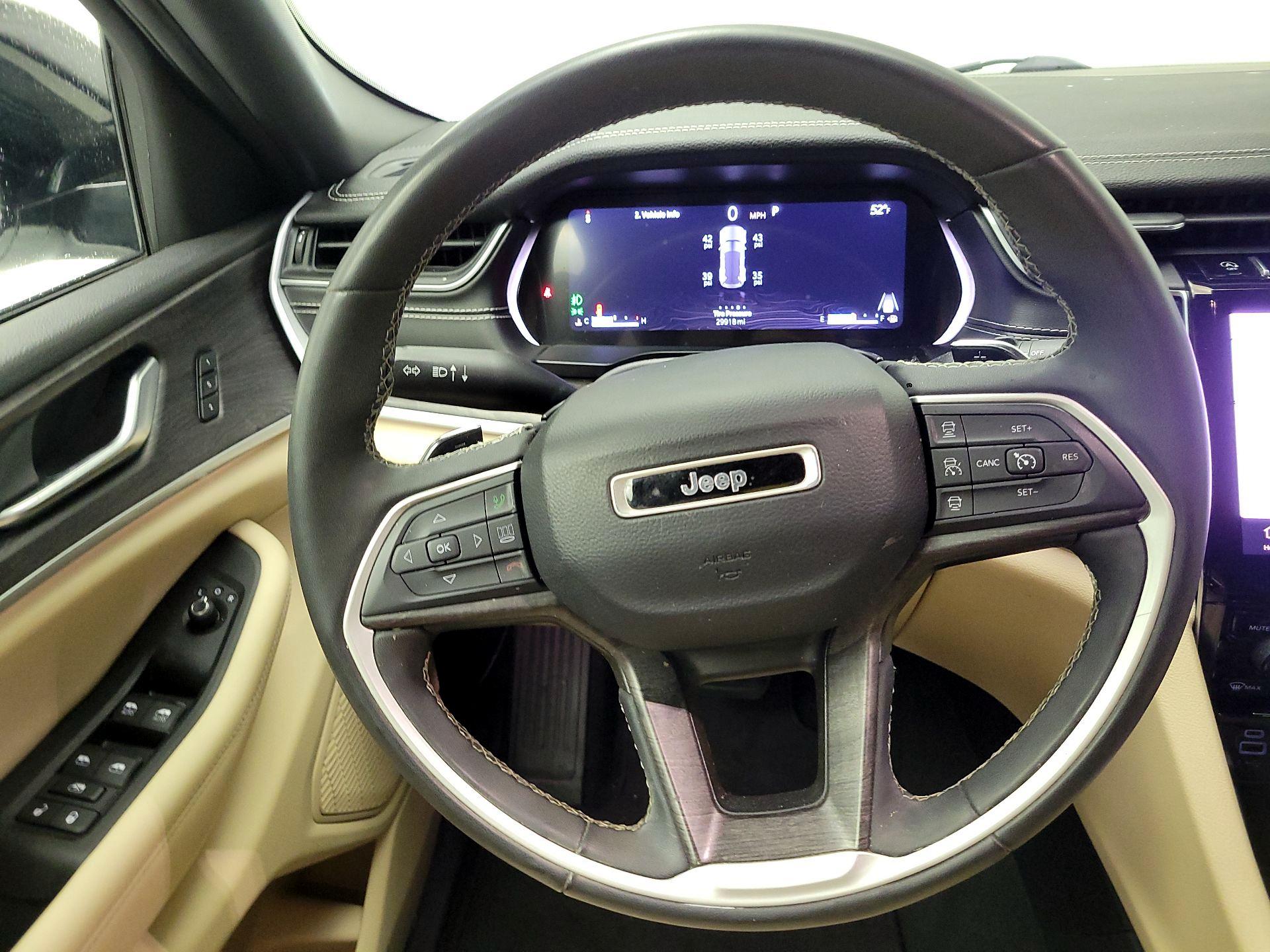 Thumbnail: 2023 Jeep Grand Cherokee - 10