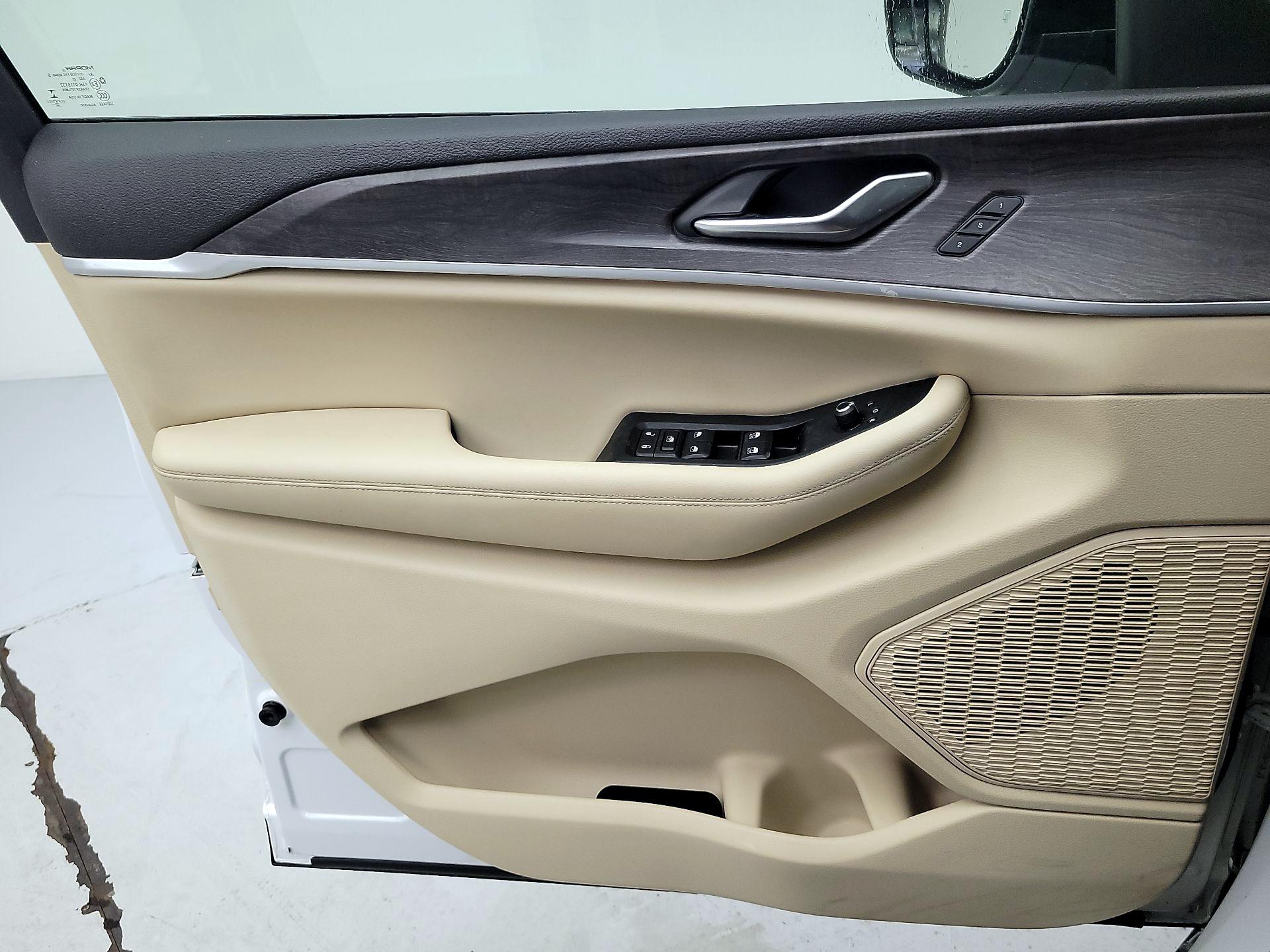 Thumbnail: 2023 Jeep Grand Cherokee - 12