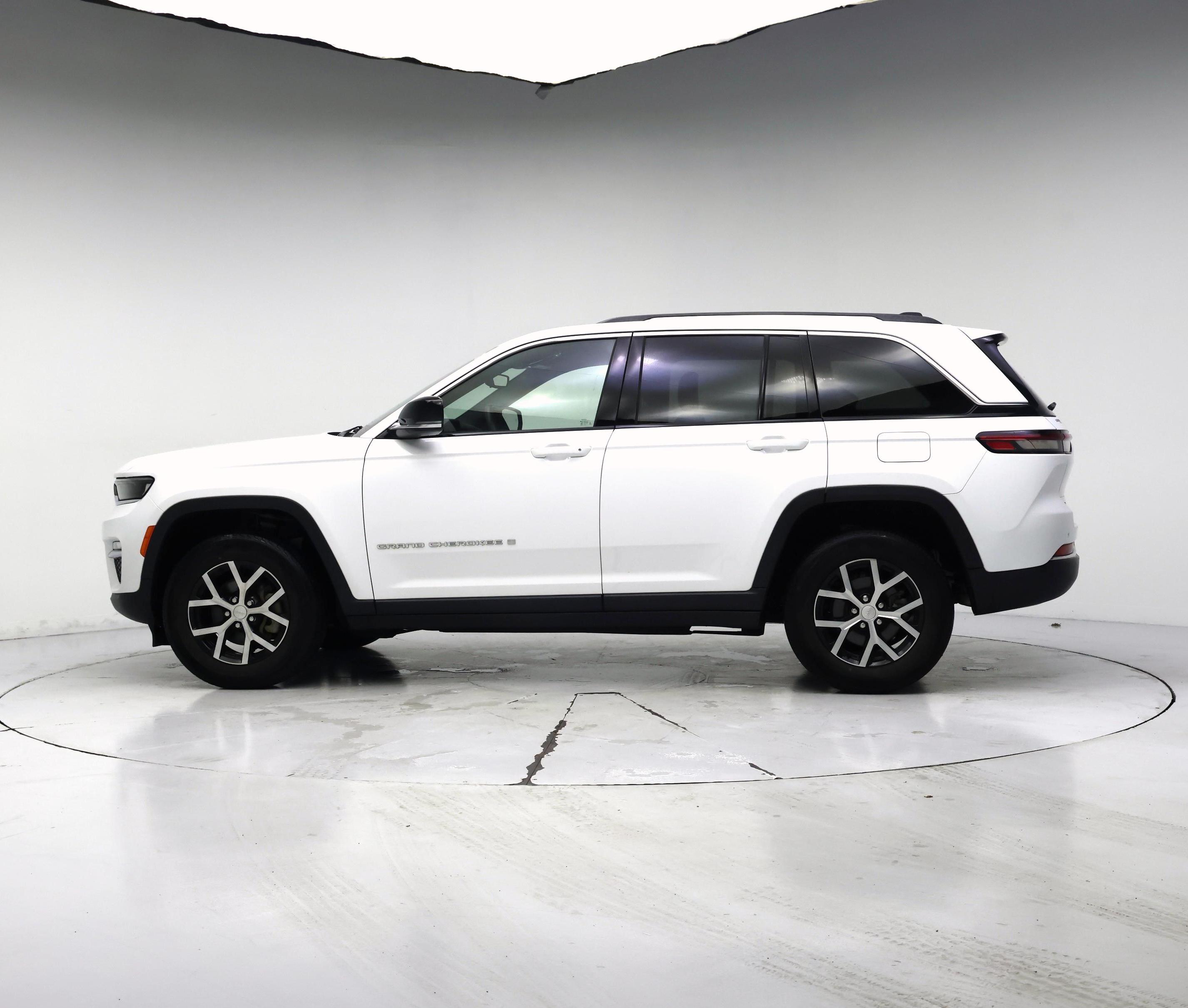 Thumbnail: 2023 Jeep Grand Cherokee - 3