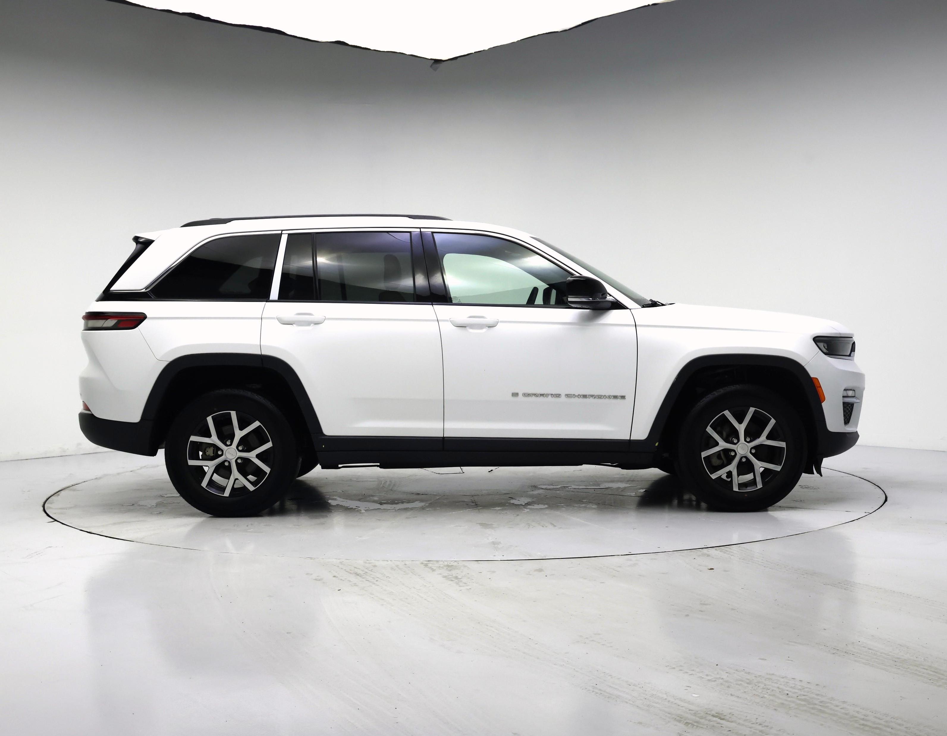 Thumbnail: 2023 Jeep Grand Cherokee - 7