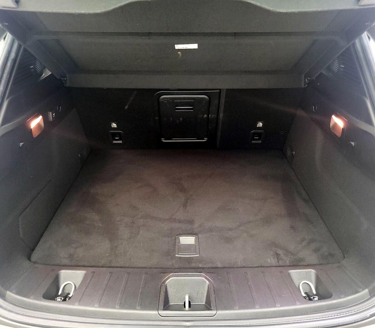 Trunk/Cargo (Seats Up)