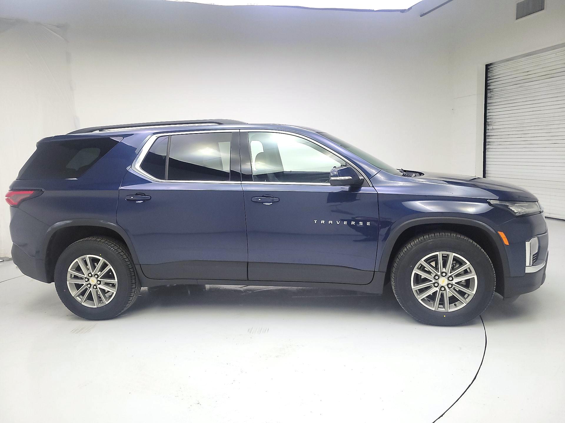 Thumbnail: 2023 Chevrolet Traverse - 4