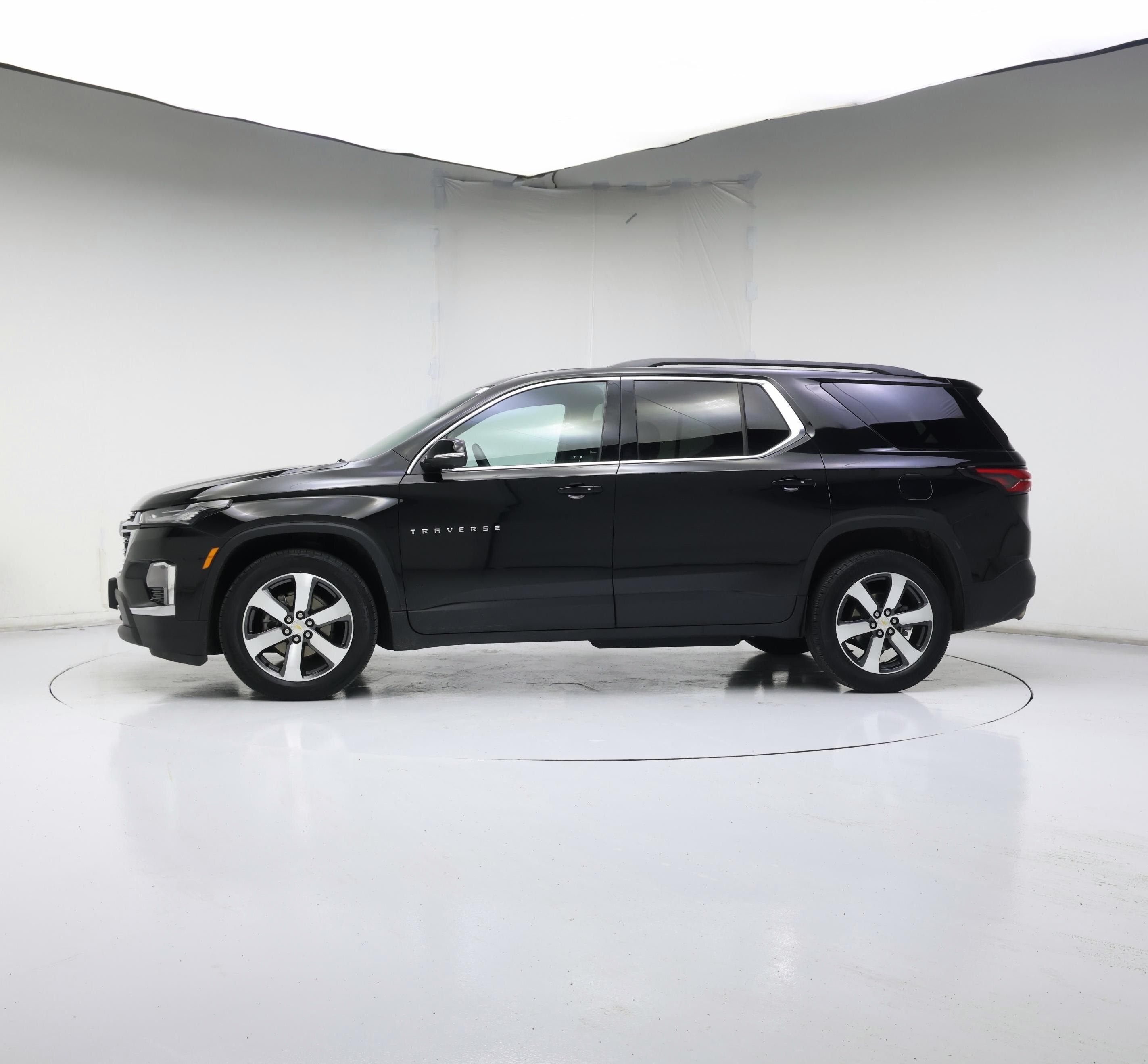 Thumbnail: 2023 Chevrolet Traverse - 3