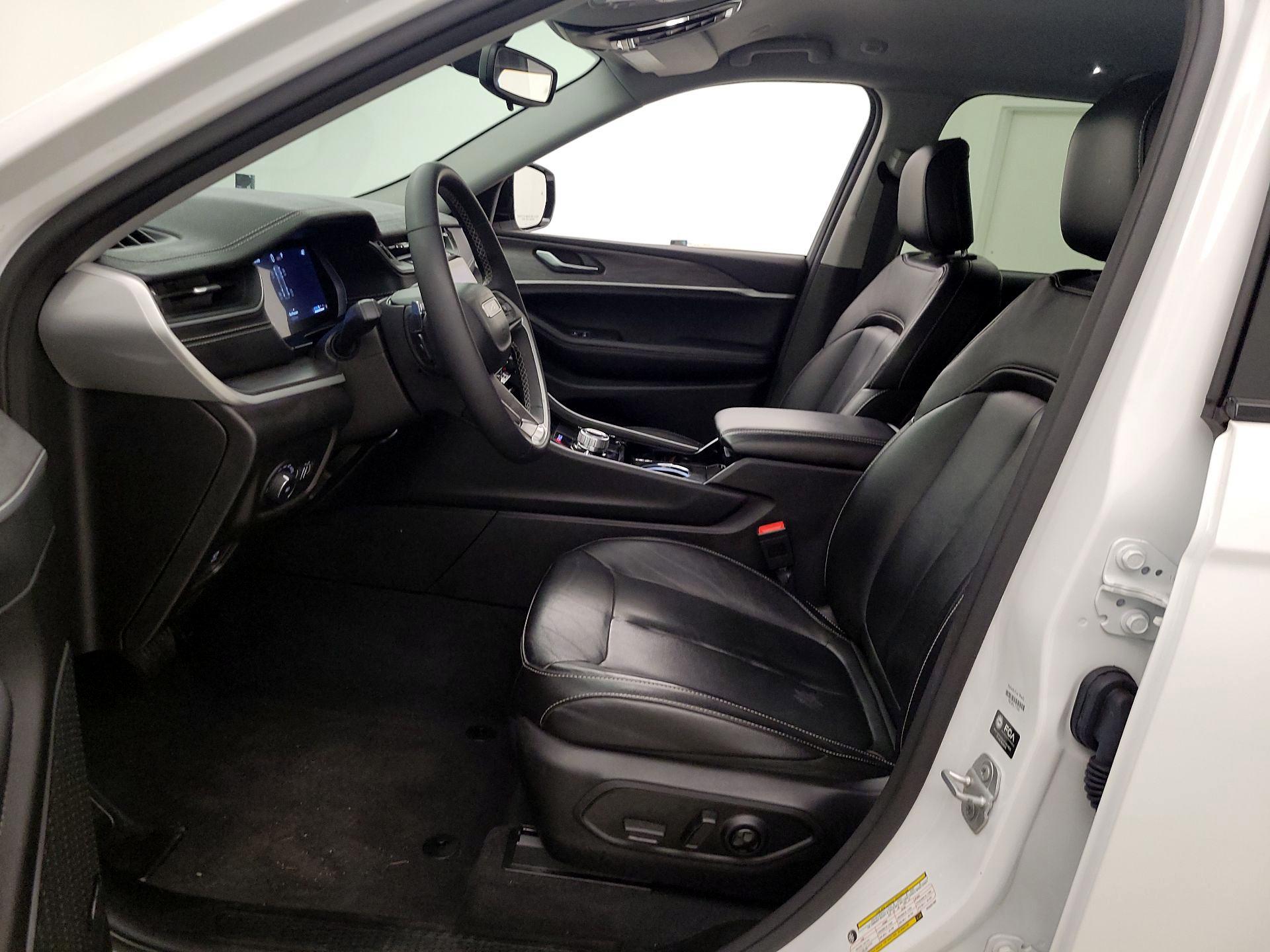 Thumbnail: 2023 Jeep Grand Cherokee - 11