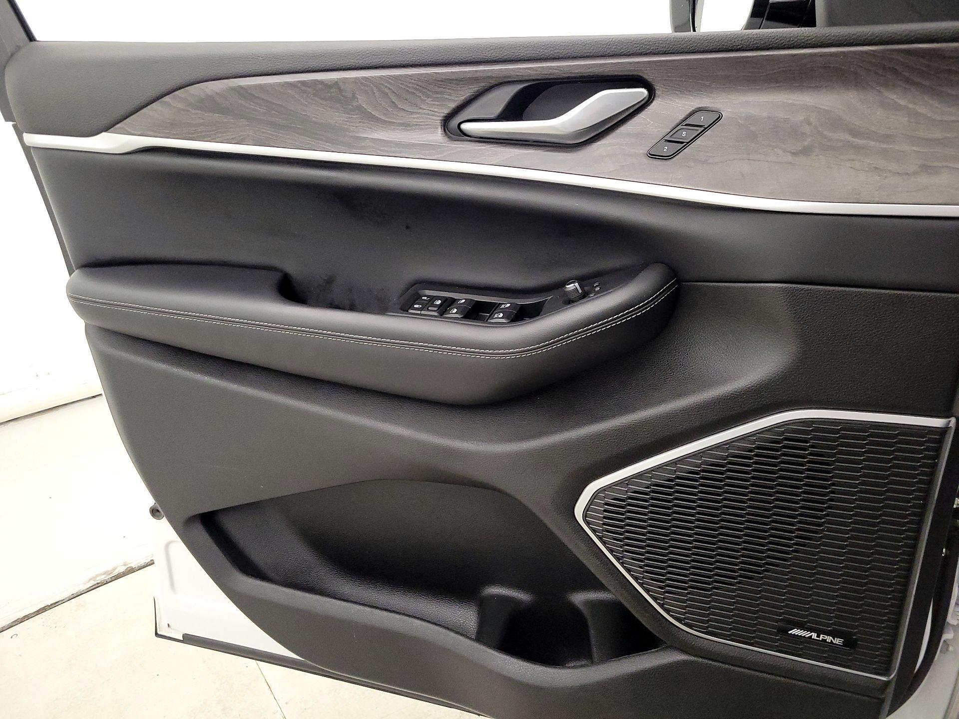 Thumbnail: 2023 Jeep Grand Cherokee - 12