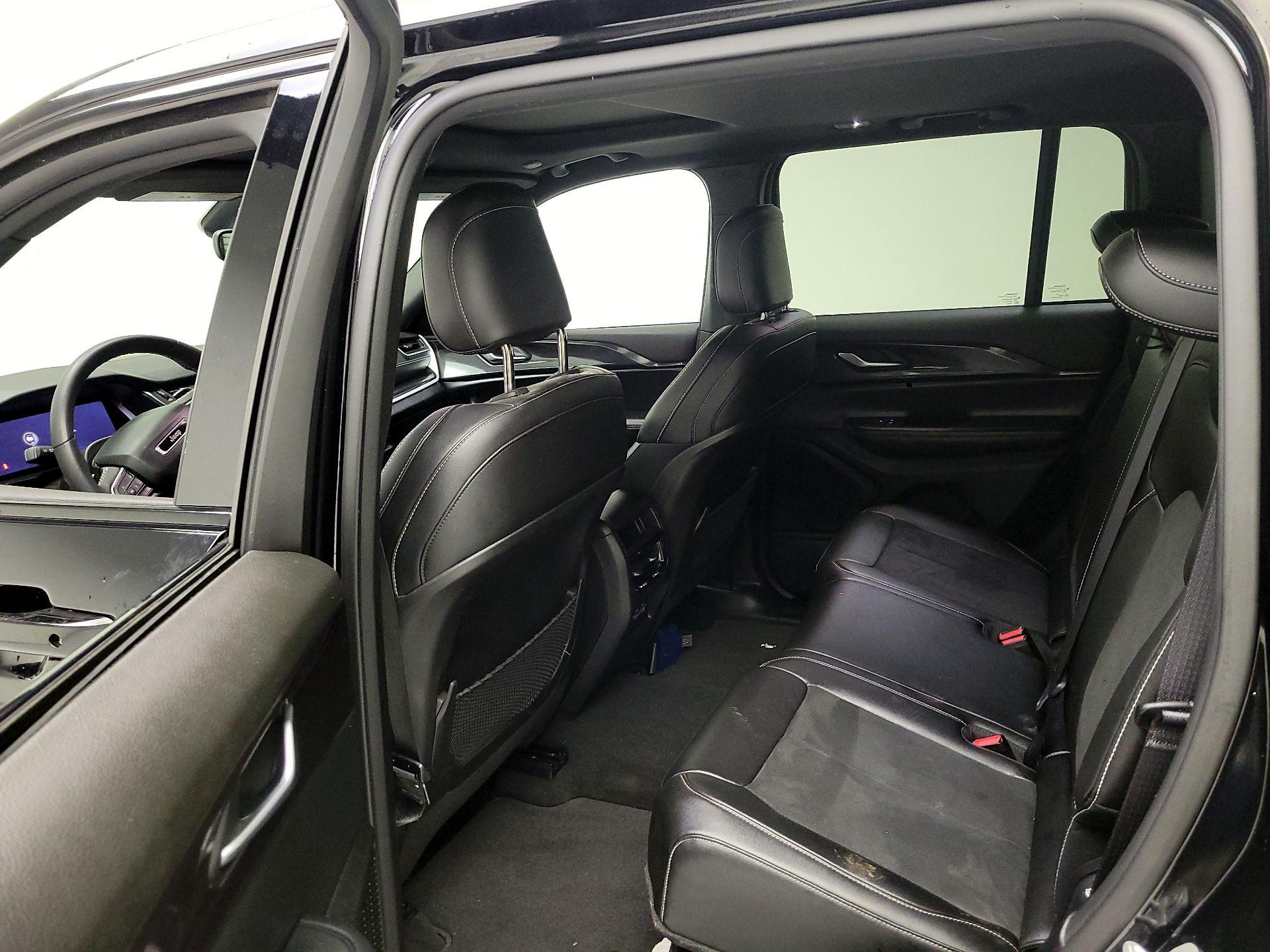 Thumbnail: 2023 Jeep Grand Cherokee - 17