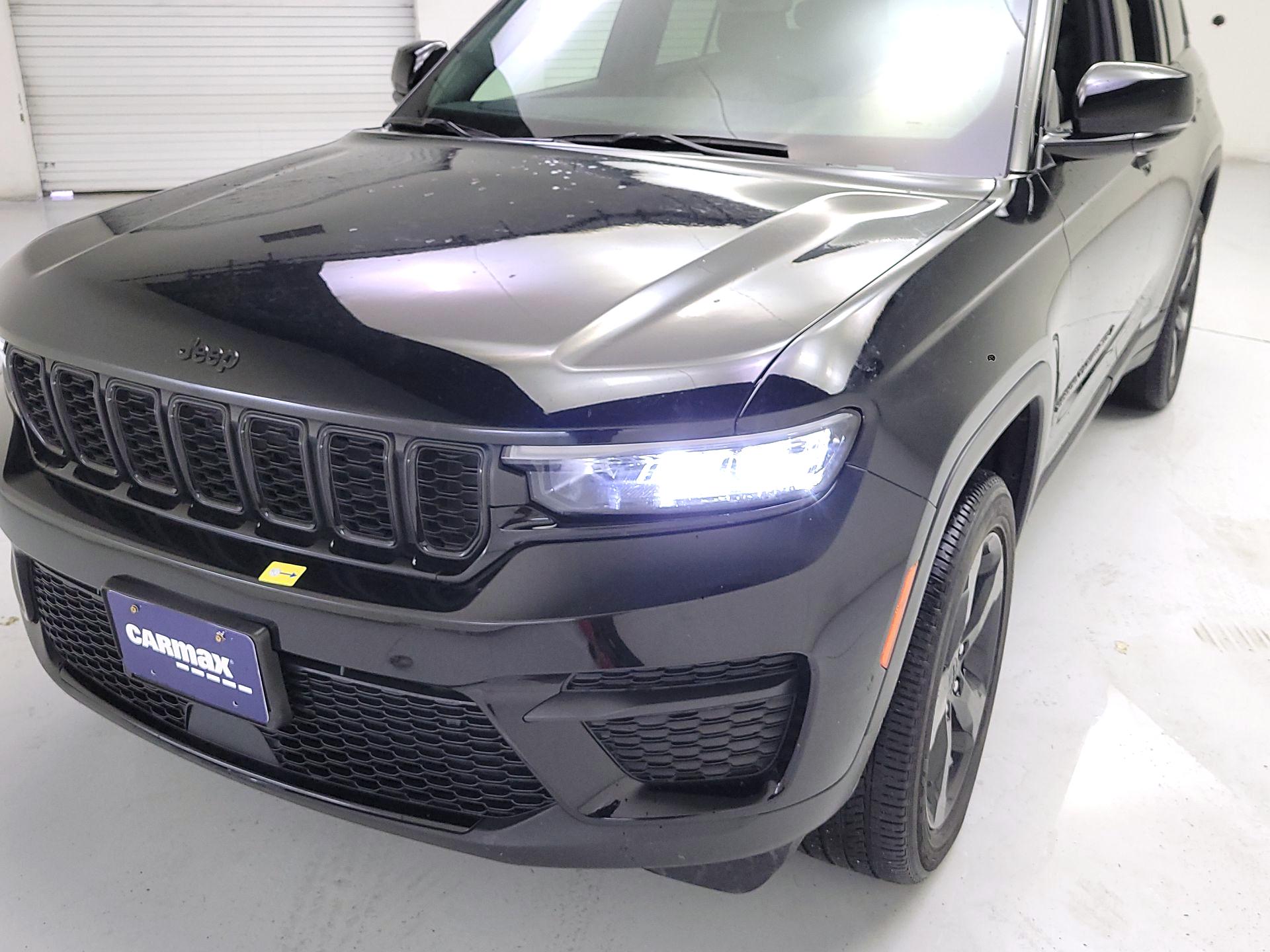Thumbnail: 2023 Jeep Grand Cherokee - 3