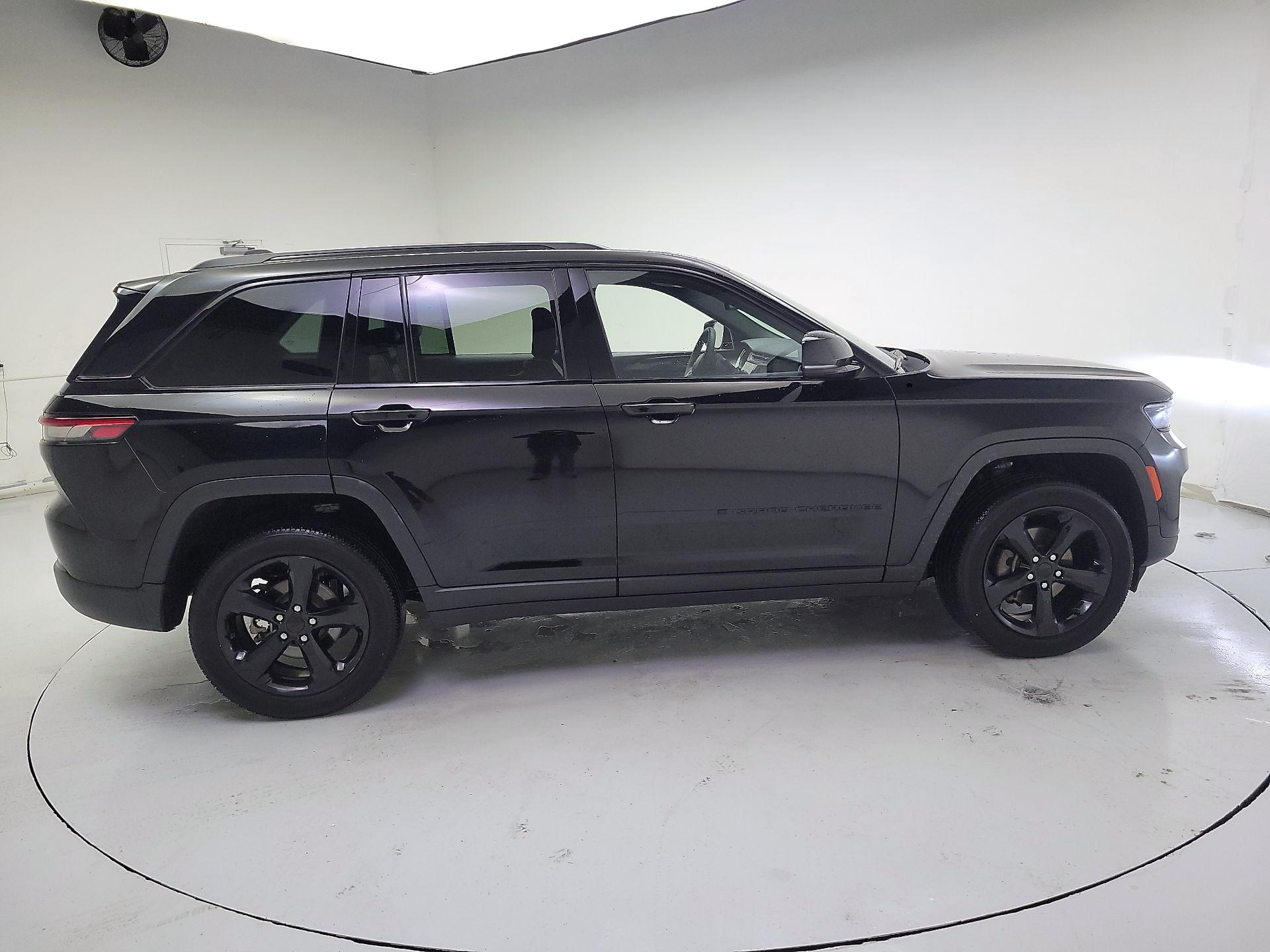 Thumbnail: 2023 Jeep Grand Cherokee - 4