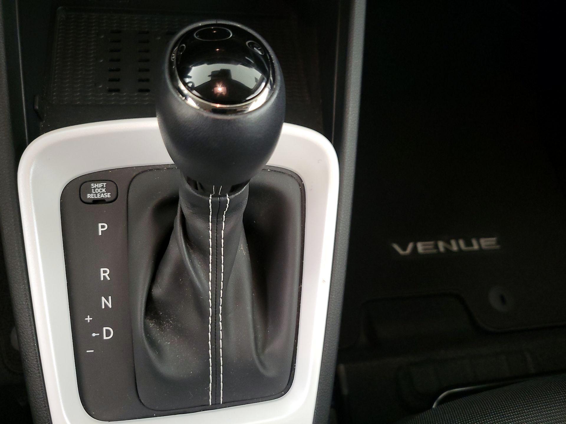 Thumbnail: 2023 Hyundai Venue - 17