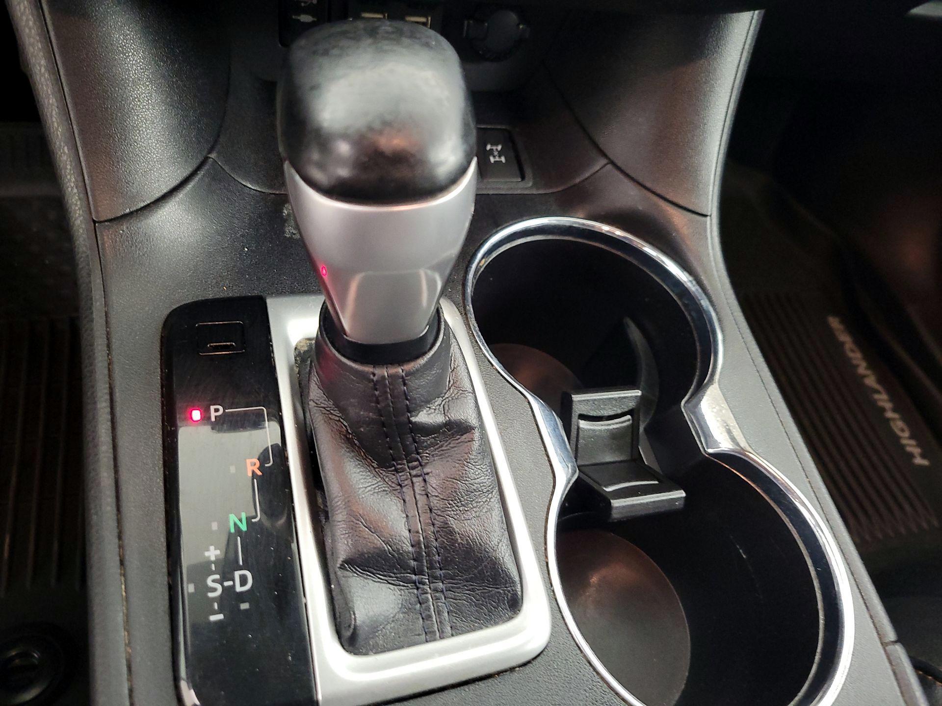 Thumbnail: 2019 Toyota Highlander - 17