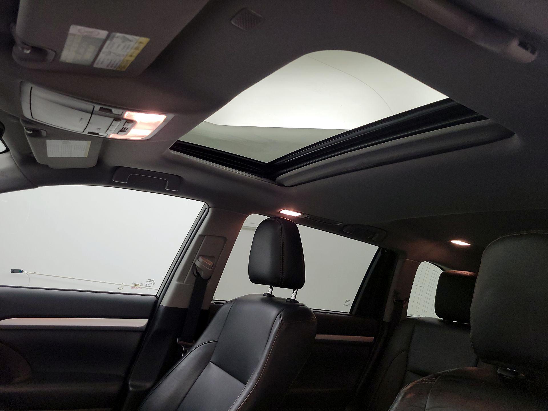 Thumbnail: 2019 Toyota Highlander - 19