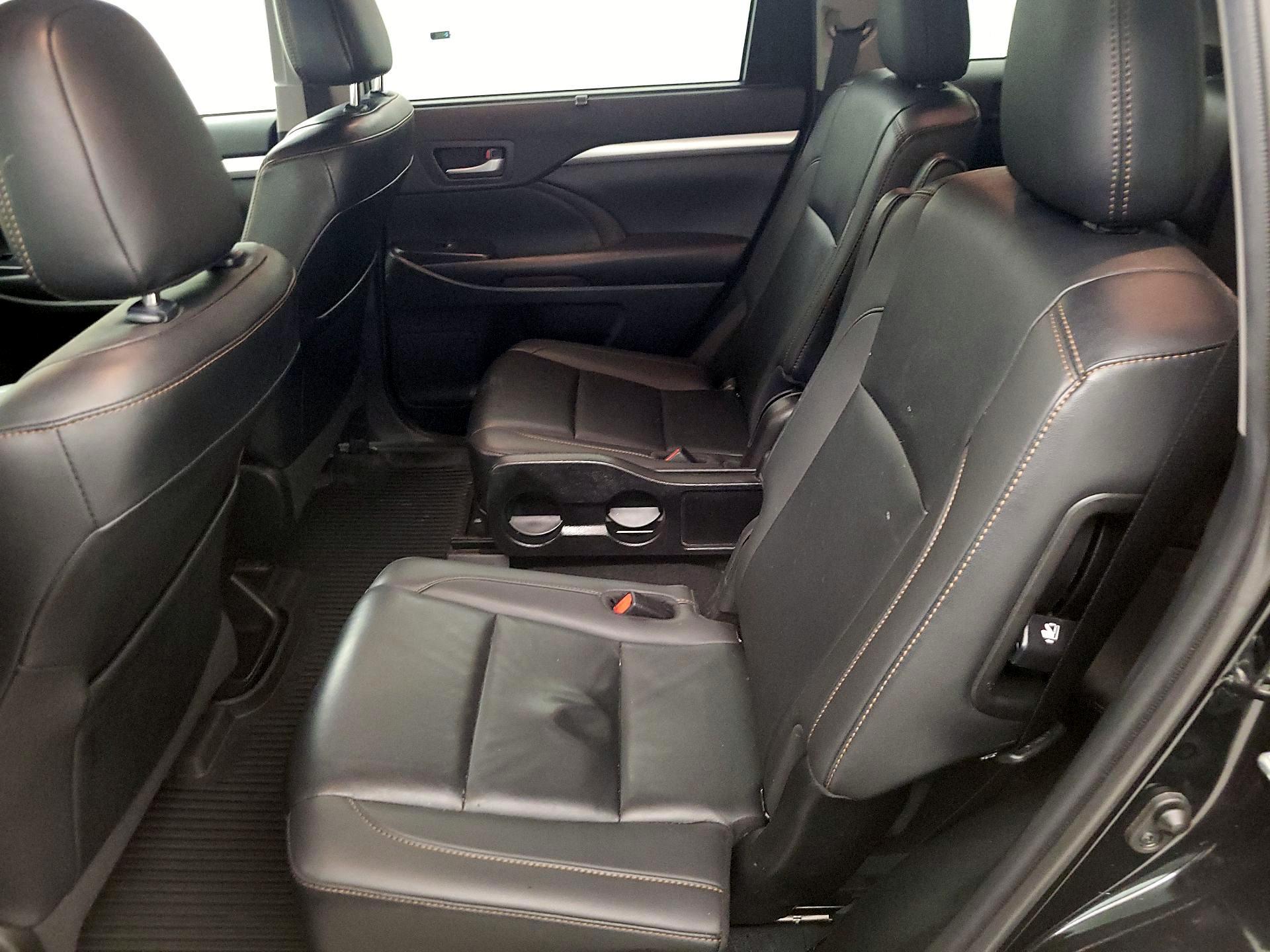 Thumbnail: 2019 Toyota Highlander - 20