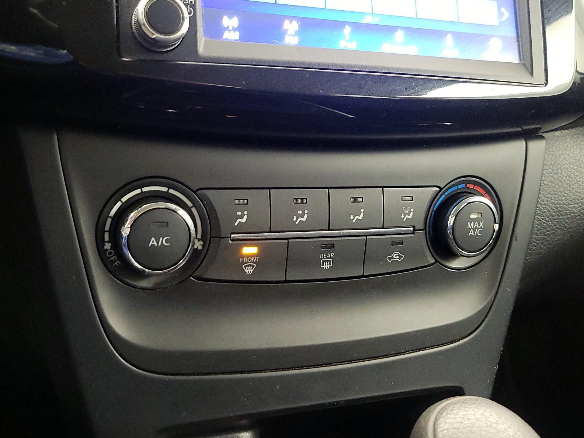 Thumbnail: 2019 Nissan Sentra - 16