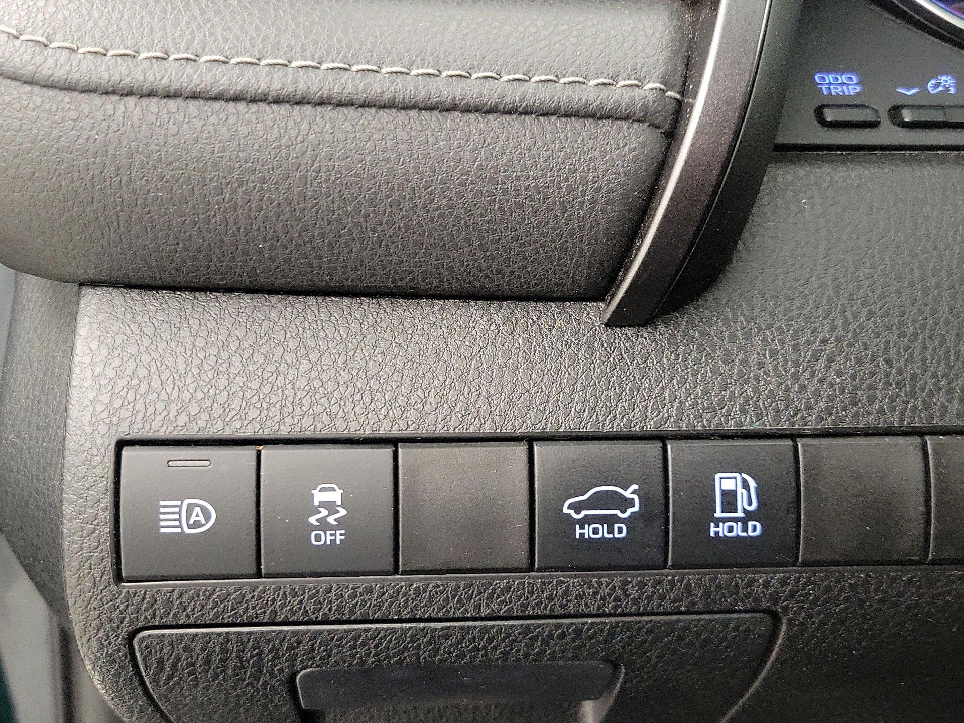 Thumbnail: 2020 Toyota Camry - 13