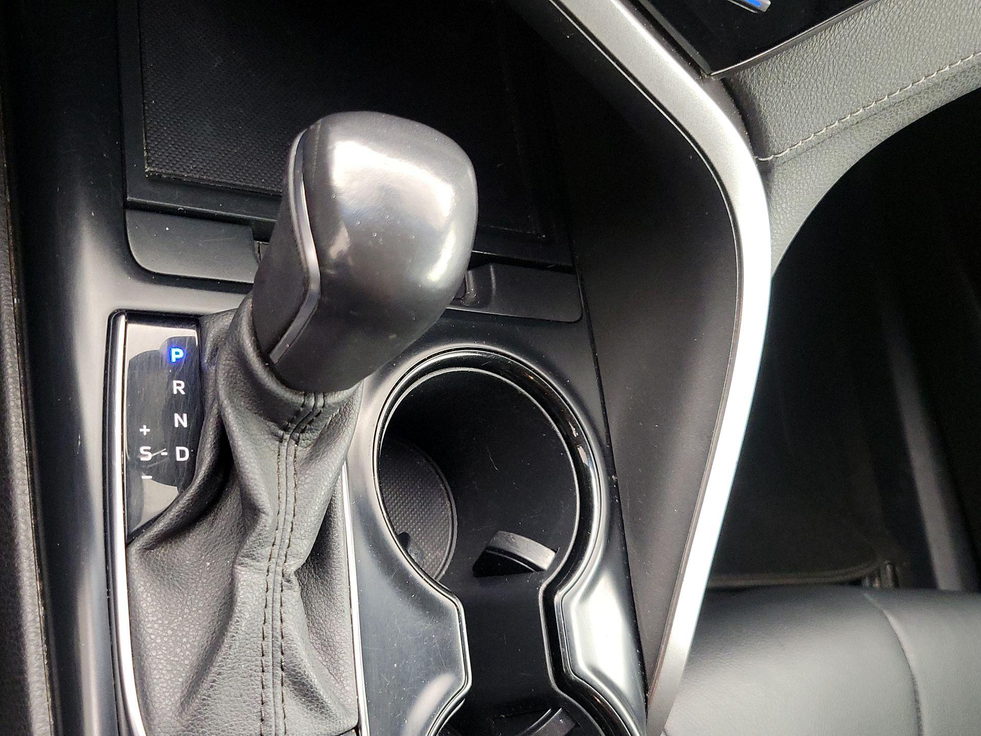 Thumbnail: 2020 Toyota Camry - 17