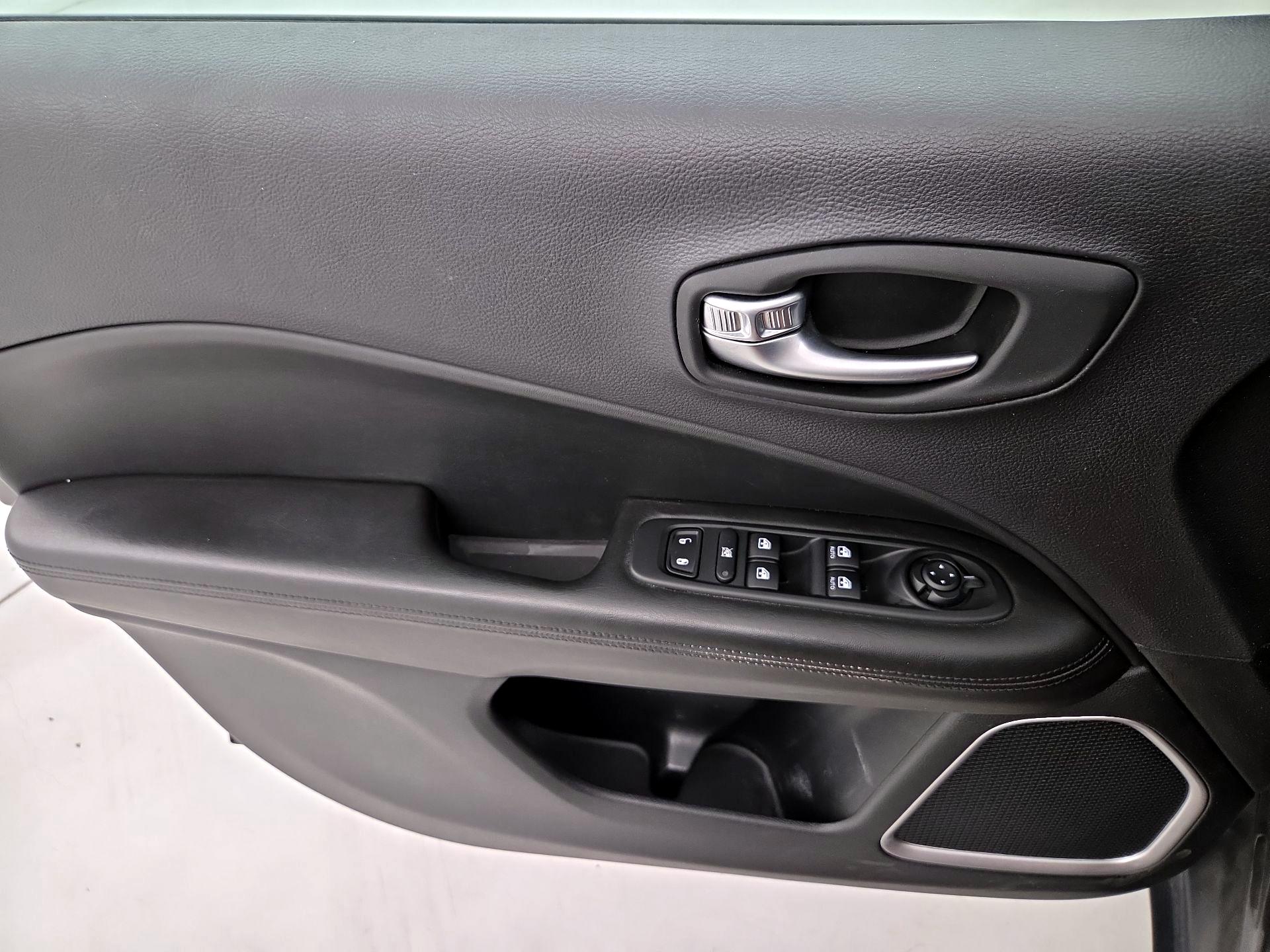 Thumbnail: 2018 Jeep Compass - 12