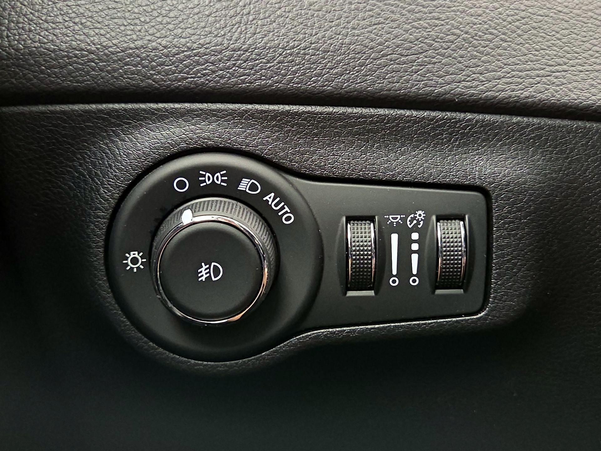 Thumbnail: 2018 Jeep Compass - 13